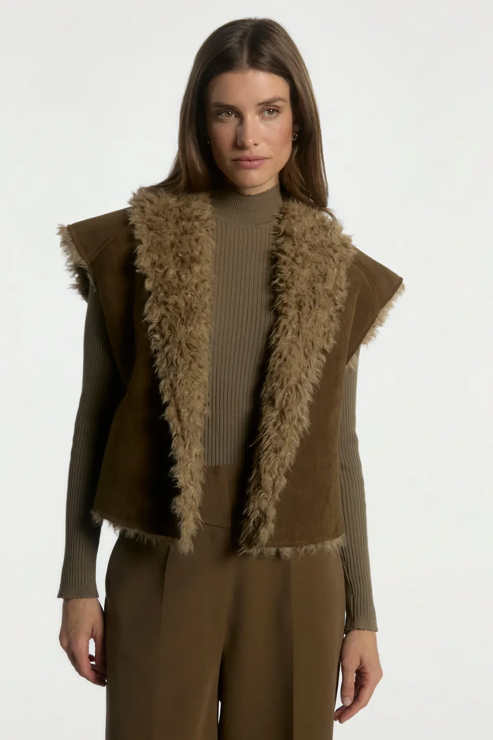 Aaiko Avrelle Gilet verde teak corto con bottoni