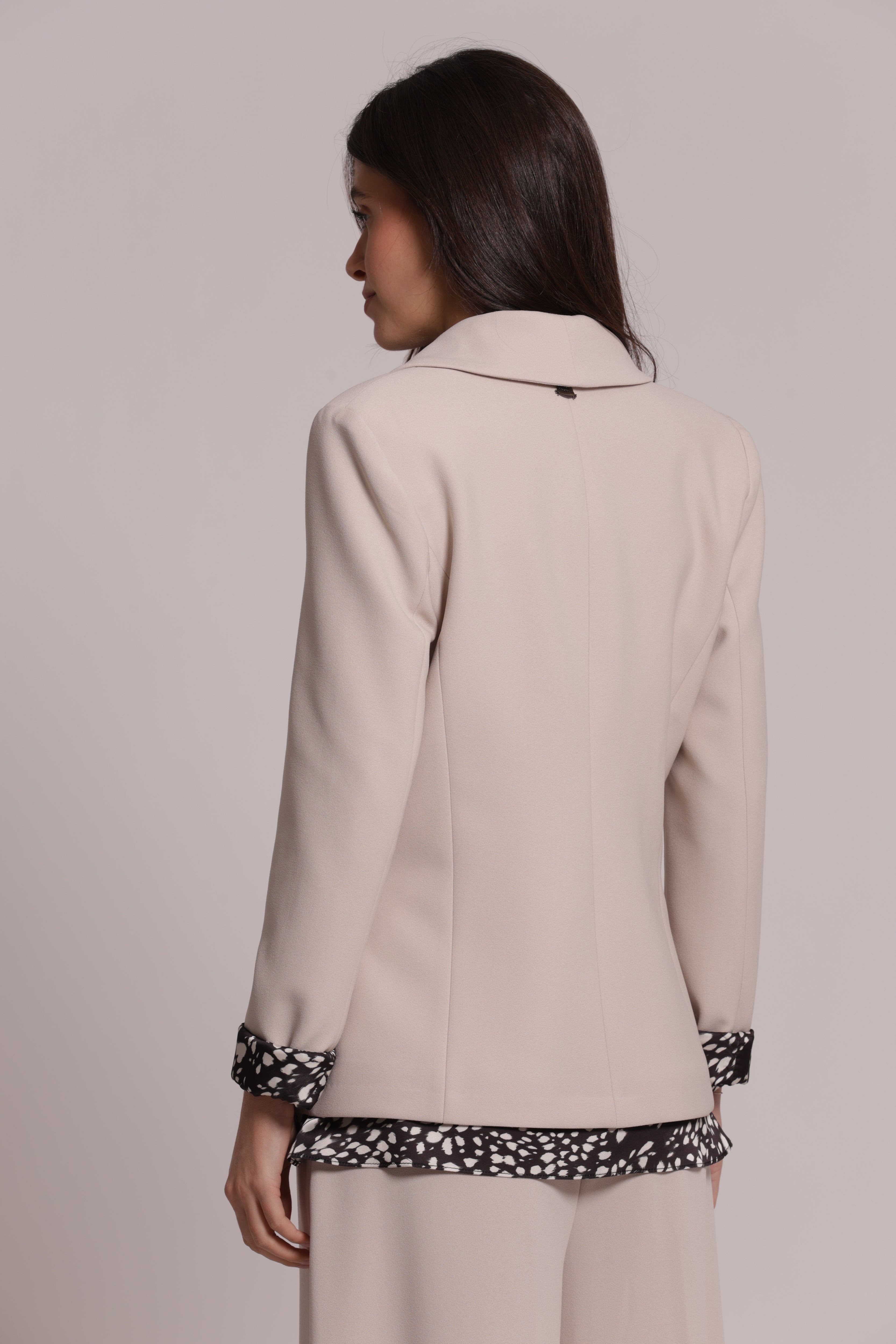 Mimi Mua Giacca Corta in Scuba Crepe Nero