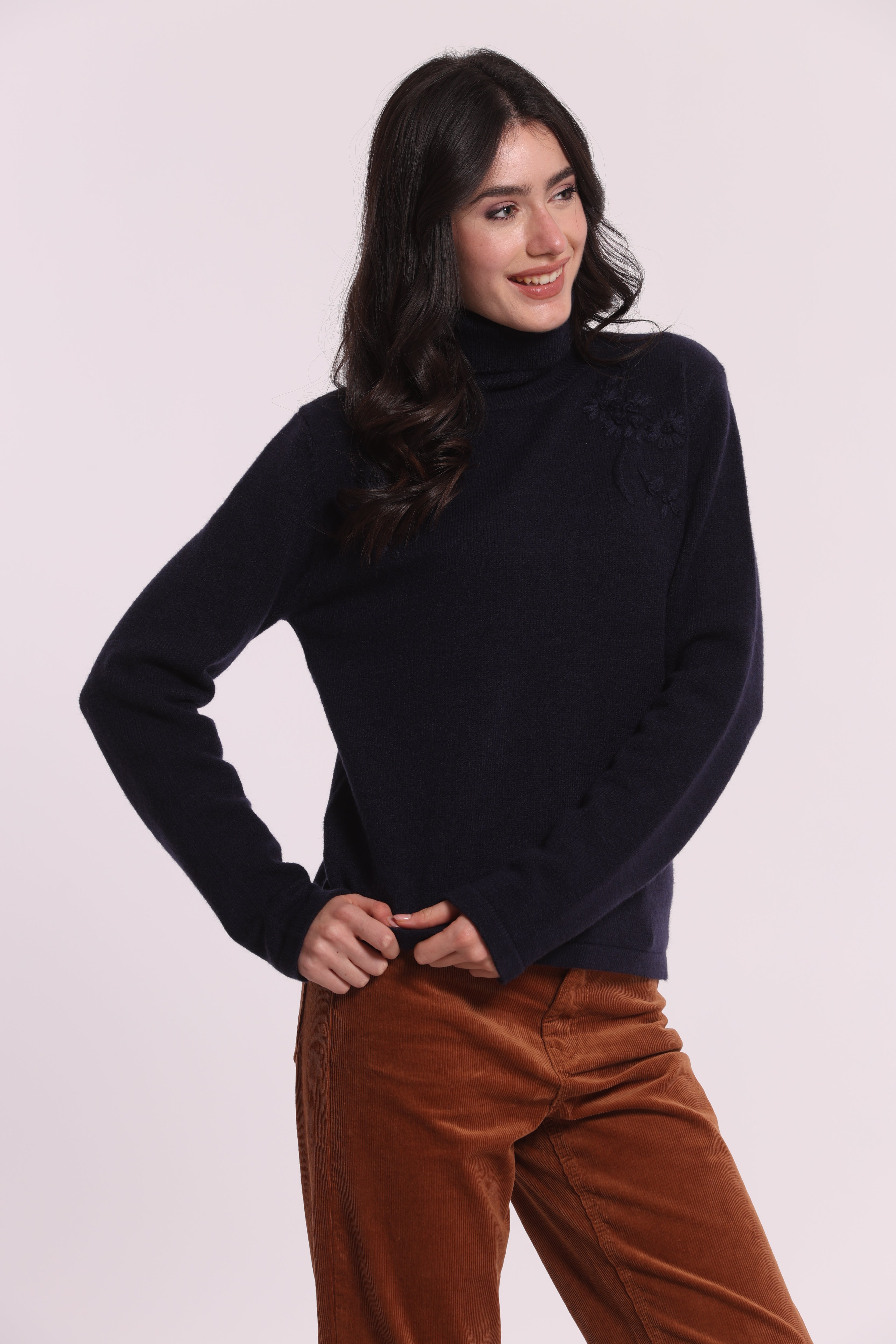 Mimi Mua Maglia Collo Alto Ricami Floreali Nera