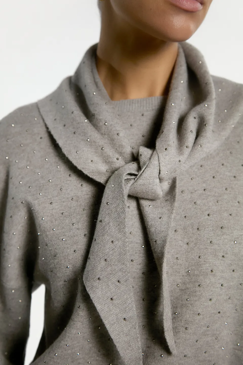 Aaiko Janel sciarpa maglia grigia con strass
