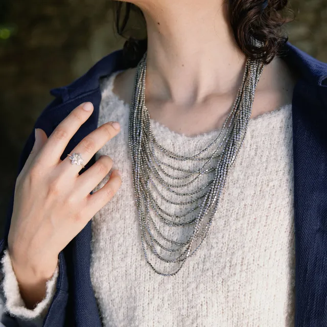 On Earth Shimmer collana perline argentato 50 cm