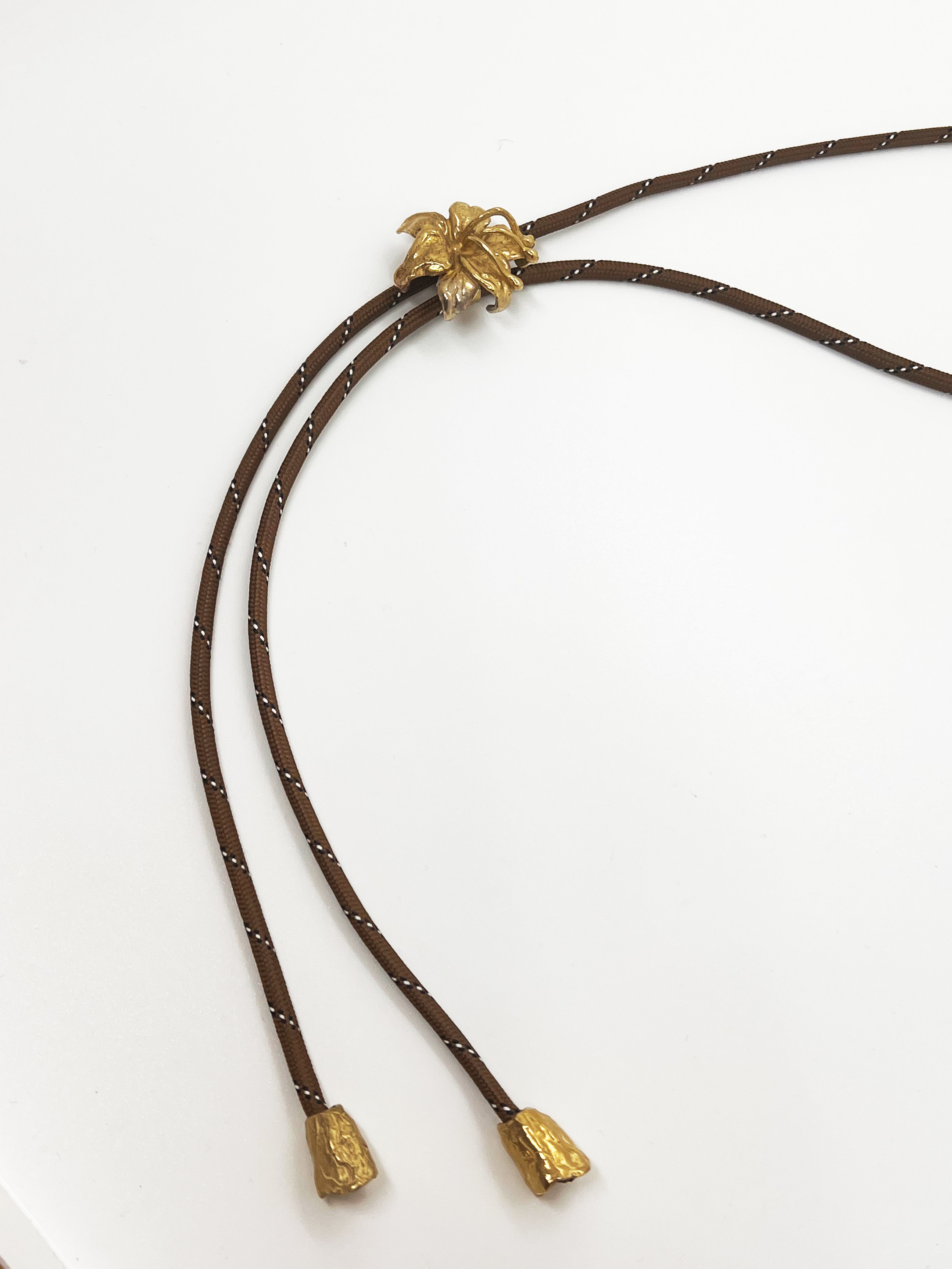 GiglioTigrato Bolo Tie collana giglio marrone bronzo