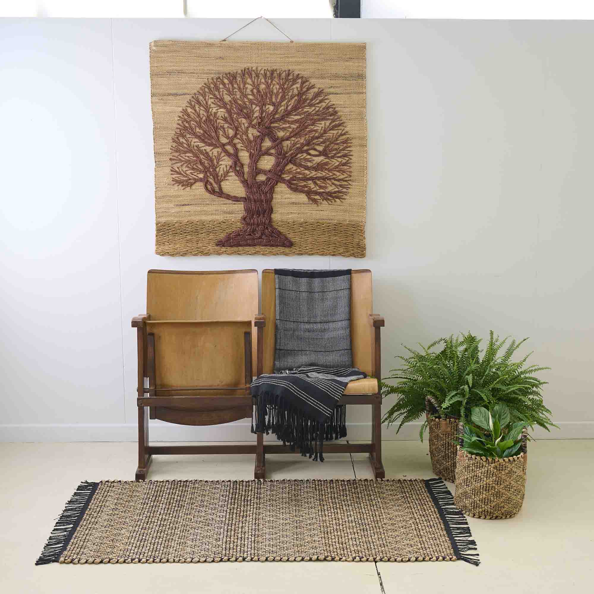 On Earth Cooperative Collection Diamond tappeto juta nero 70x130 cm