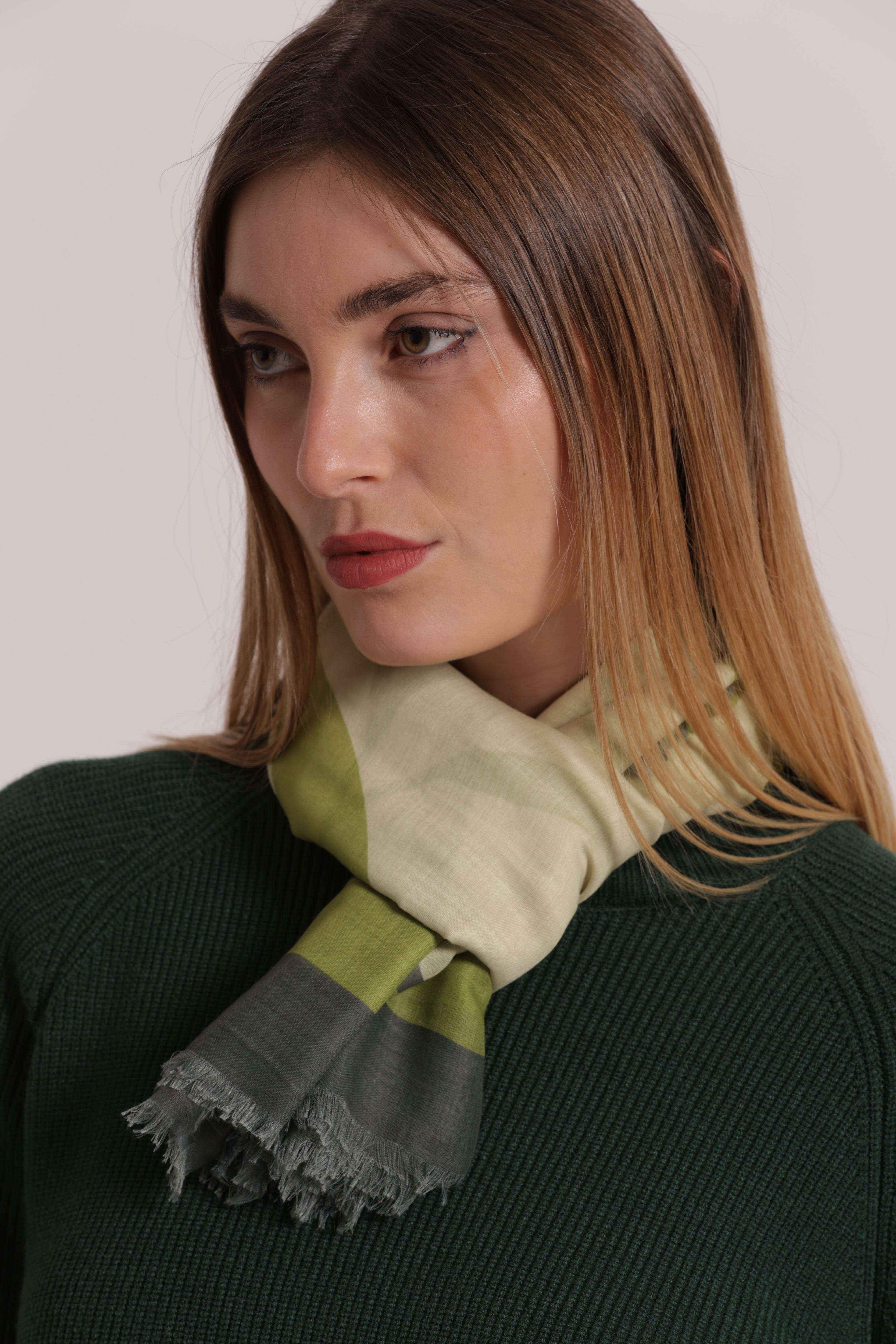 Mimi Mua Foulard Foglioline Nero 135x135cm