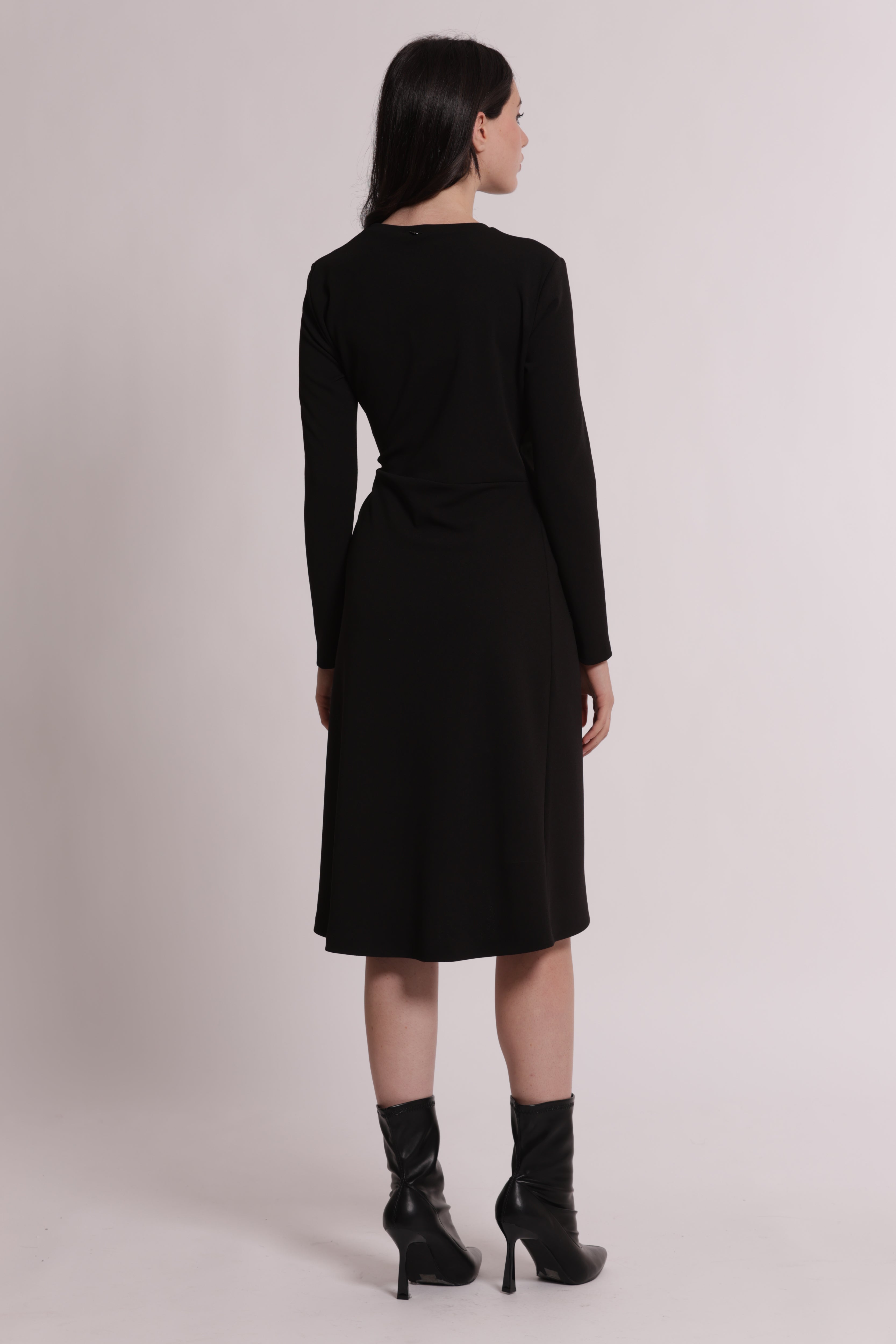 Mimi Mua Abito corto con pieghe vestito nero elegante