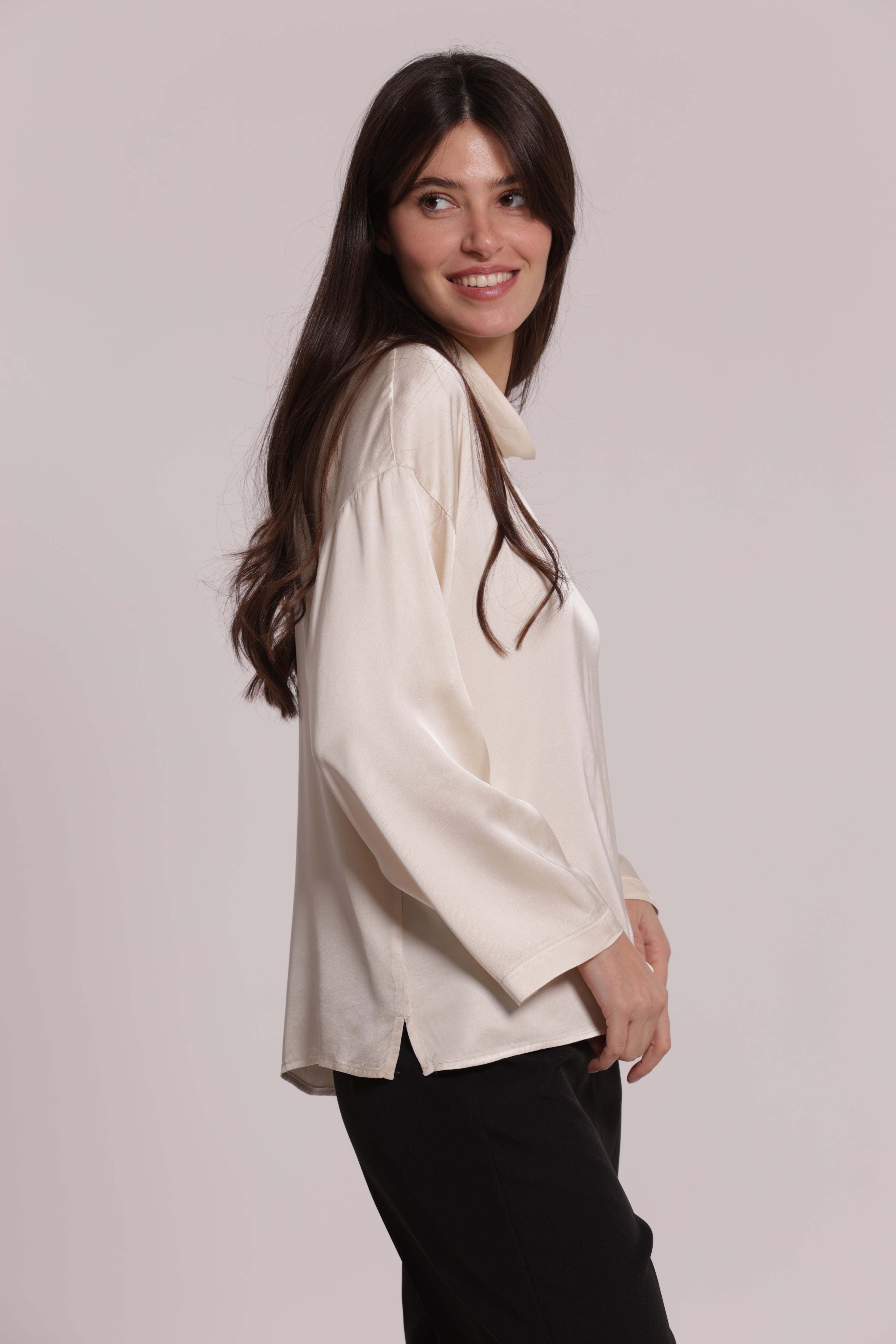 Mimi Mua blusa over in raso di viscosa panna