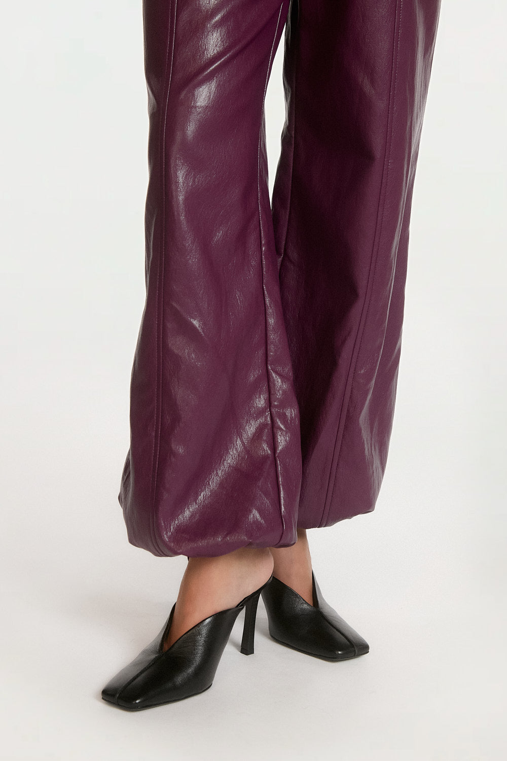 Aaiko Jet pantaloni prugna ecopelle gamba larga