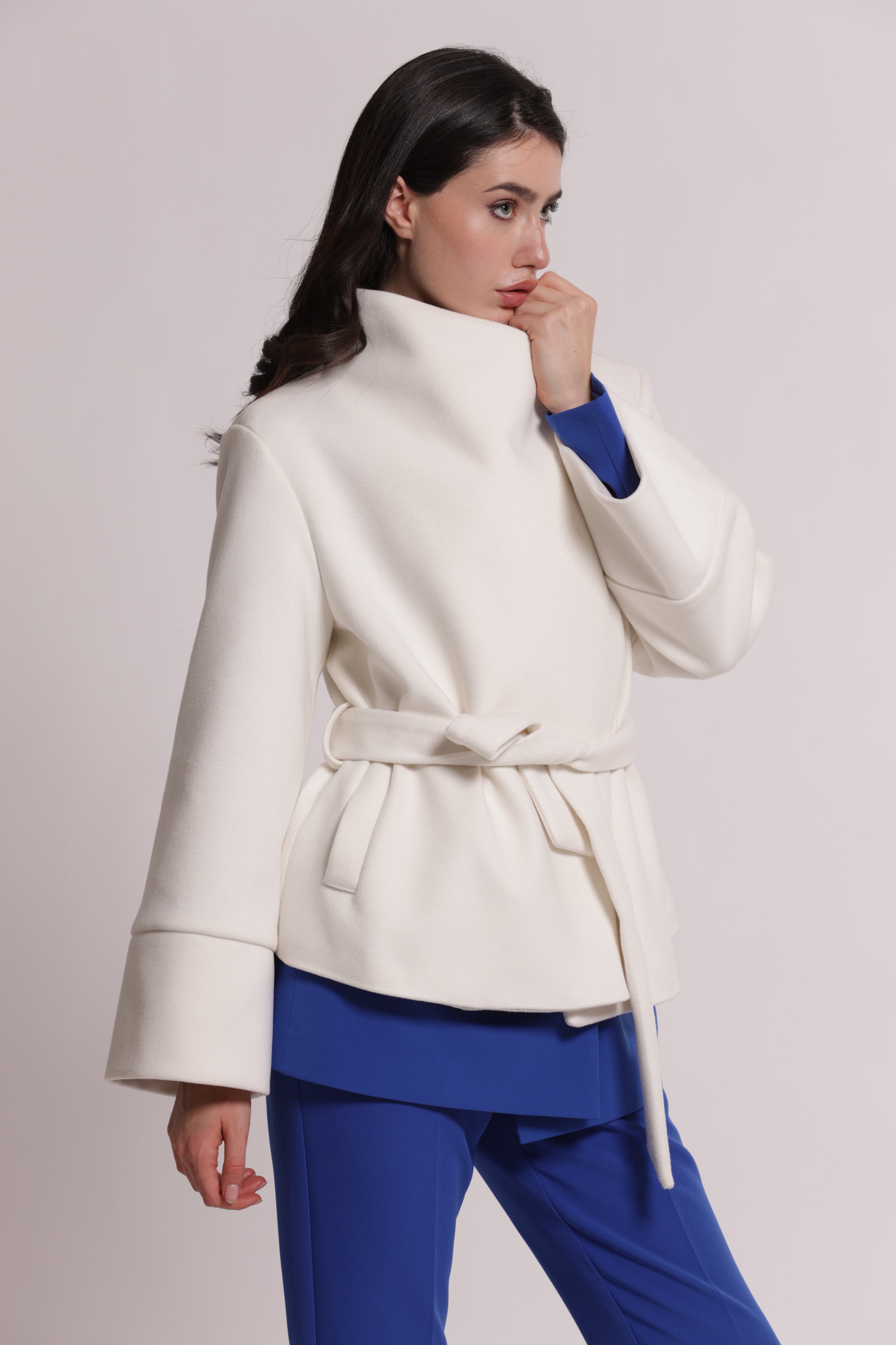 Mimi Mua cappotto corto cintura nero invernale