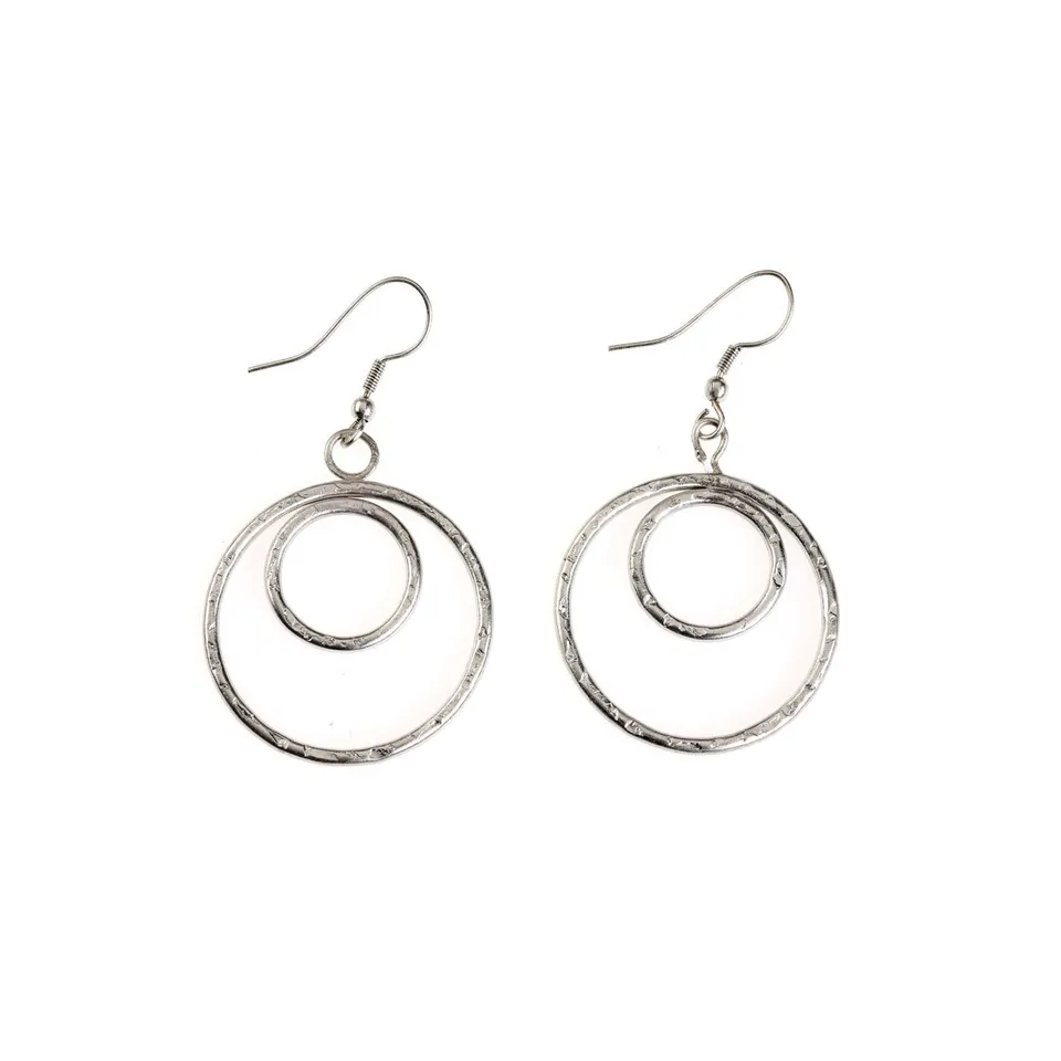 On Earth Swing orecchini ottone argentato 5 cm