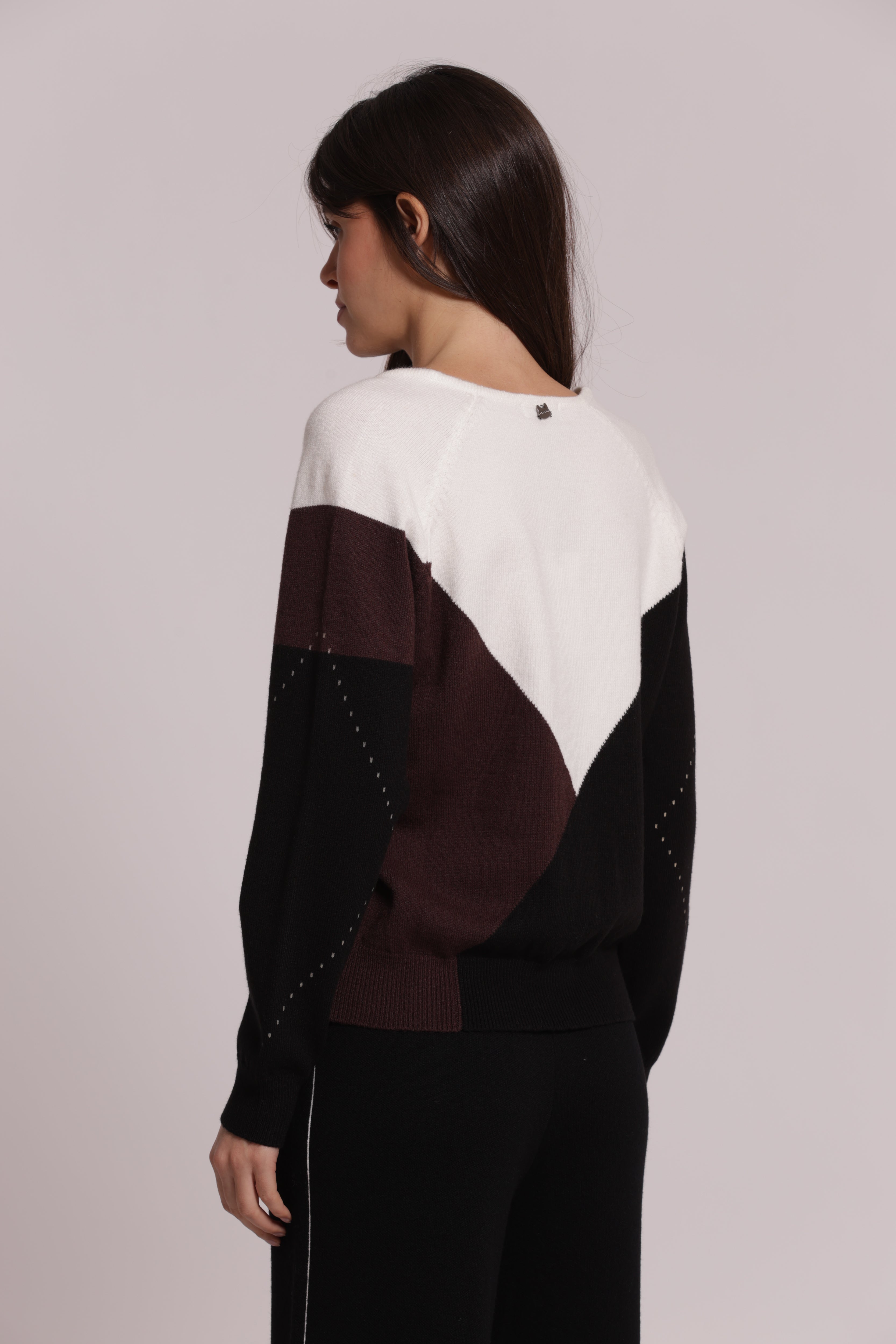 Mimi Mua rombi scollo V maglia nero scollo a V