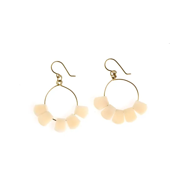 On Earth Cooperative Collection Nubes orecchini avorio h 5,5 cm tagua