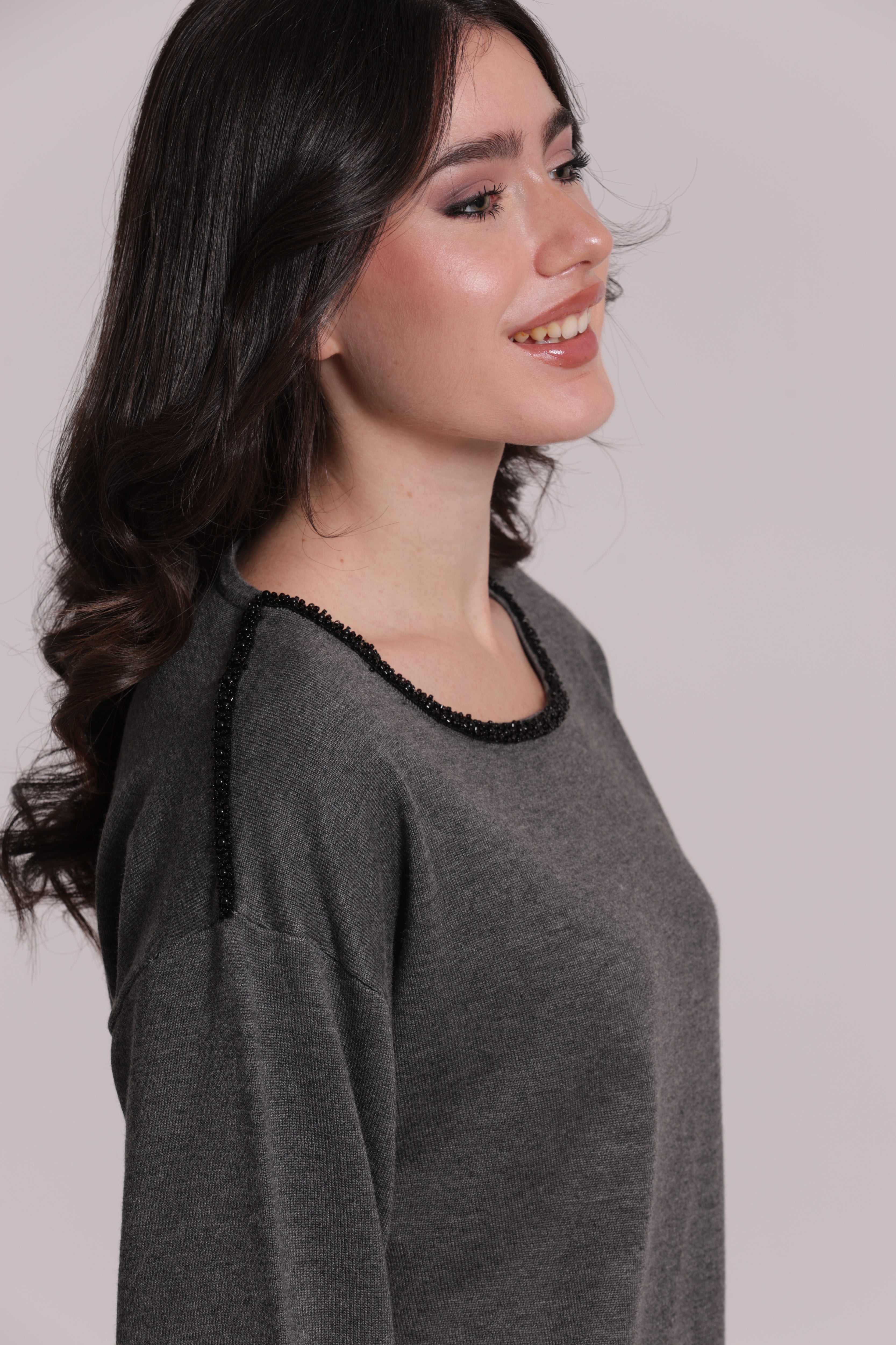 Mimi Mua Maglia Scollo Tondo Perline Nera Morbida