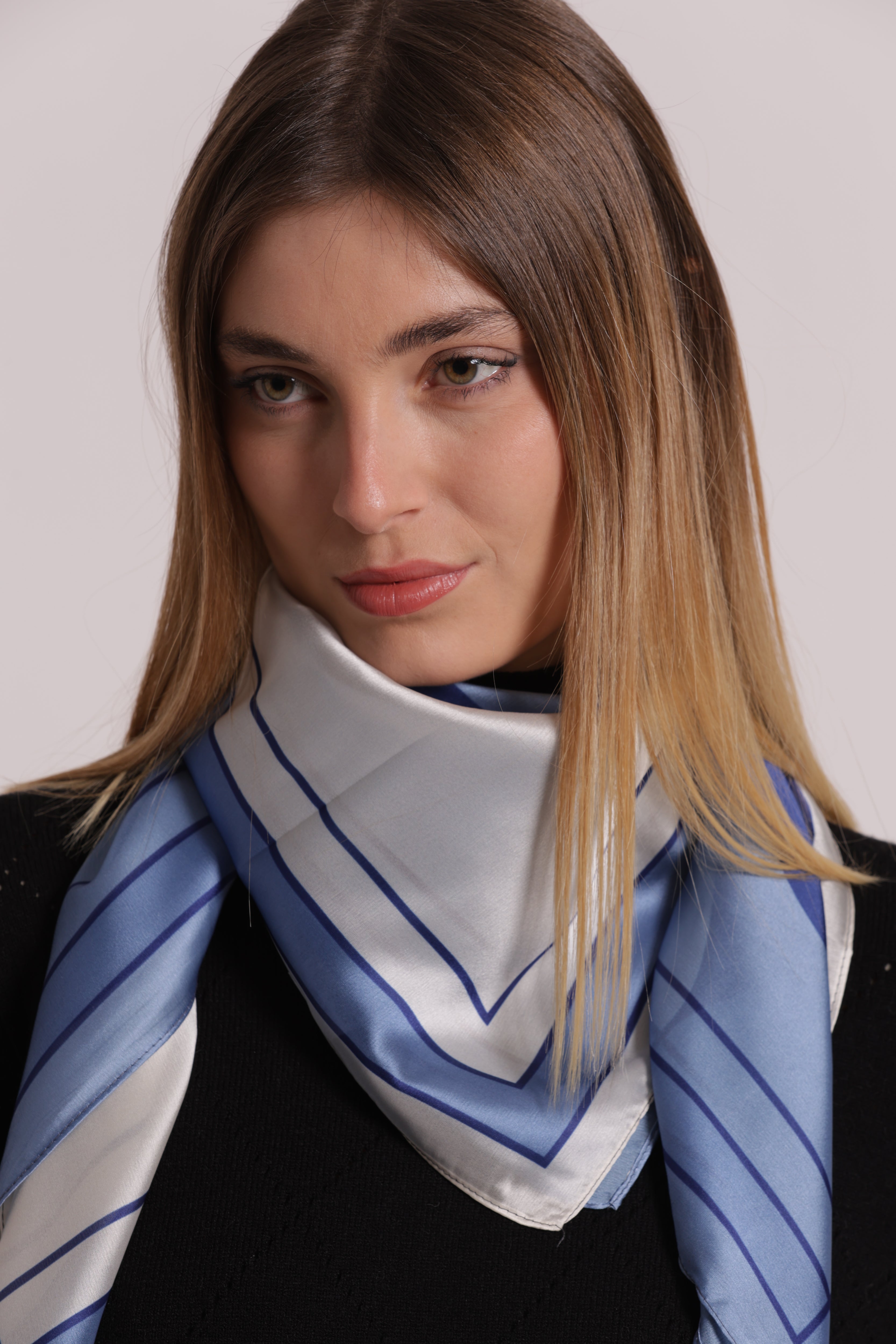 Mimi Mua Foulard Foglia Obliqua 90x90 Nero