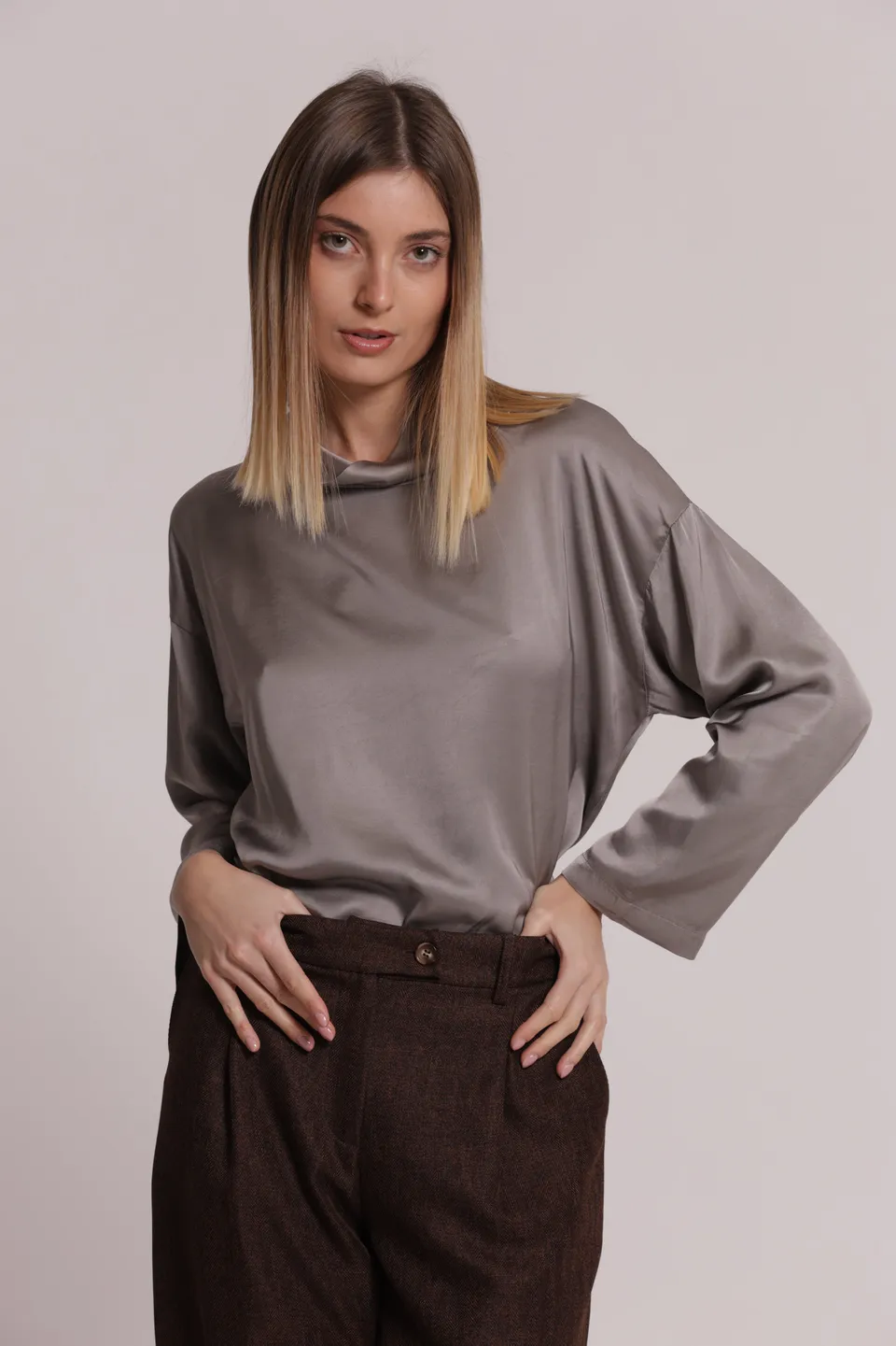 Mimi Mua blusa over in raso di viscosa panna