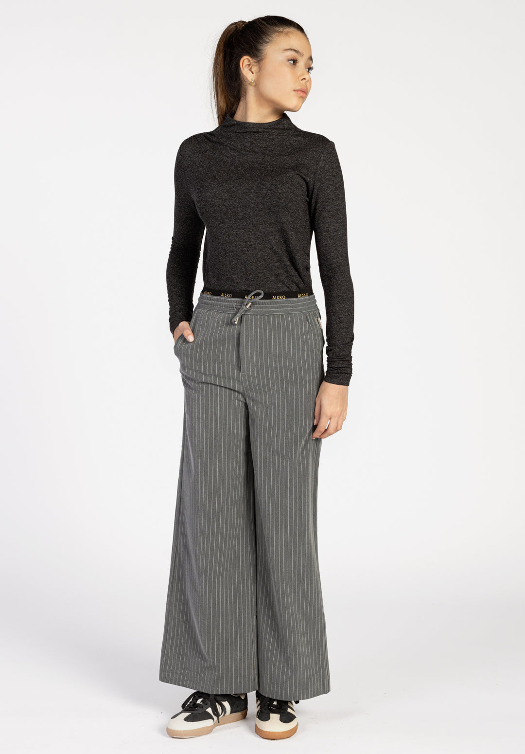 Aaiko Hayley top grigio scuro aderente