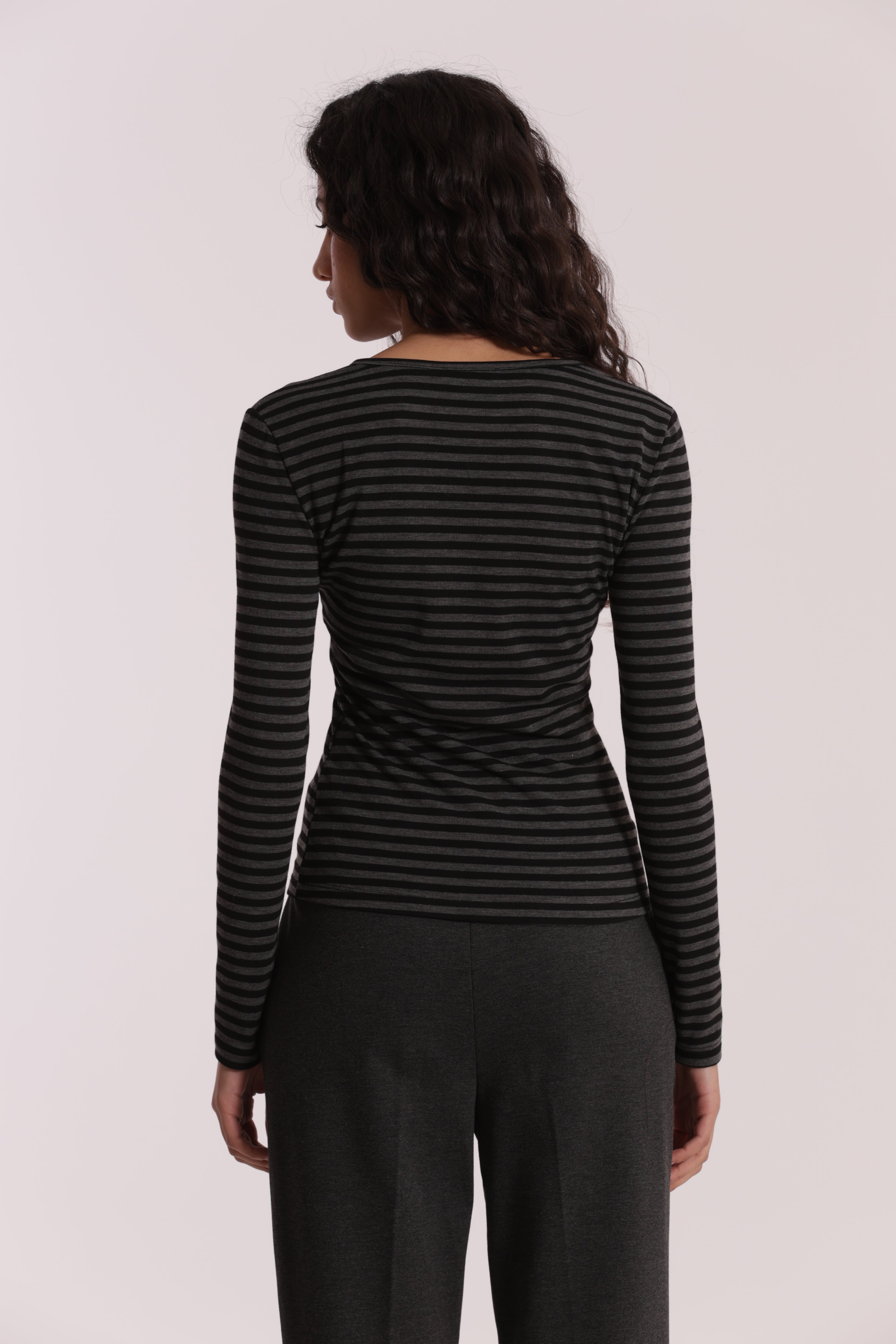 Mimi Mua Maglia Righe Scollo Tondo Nero Grigio
