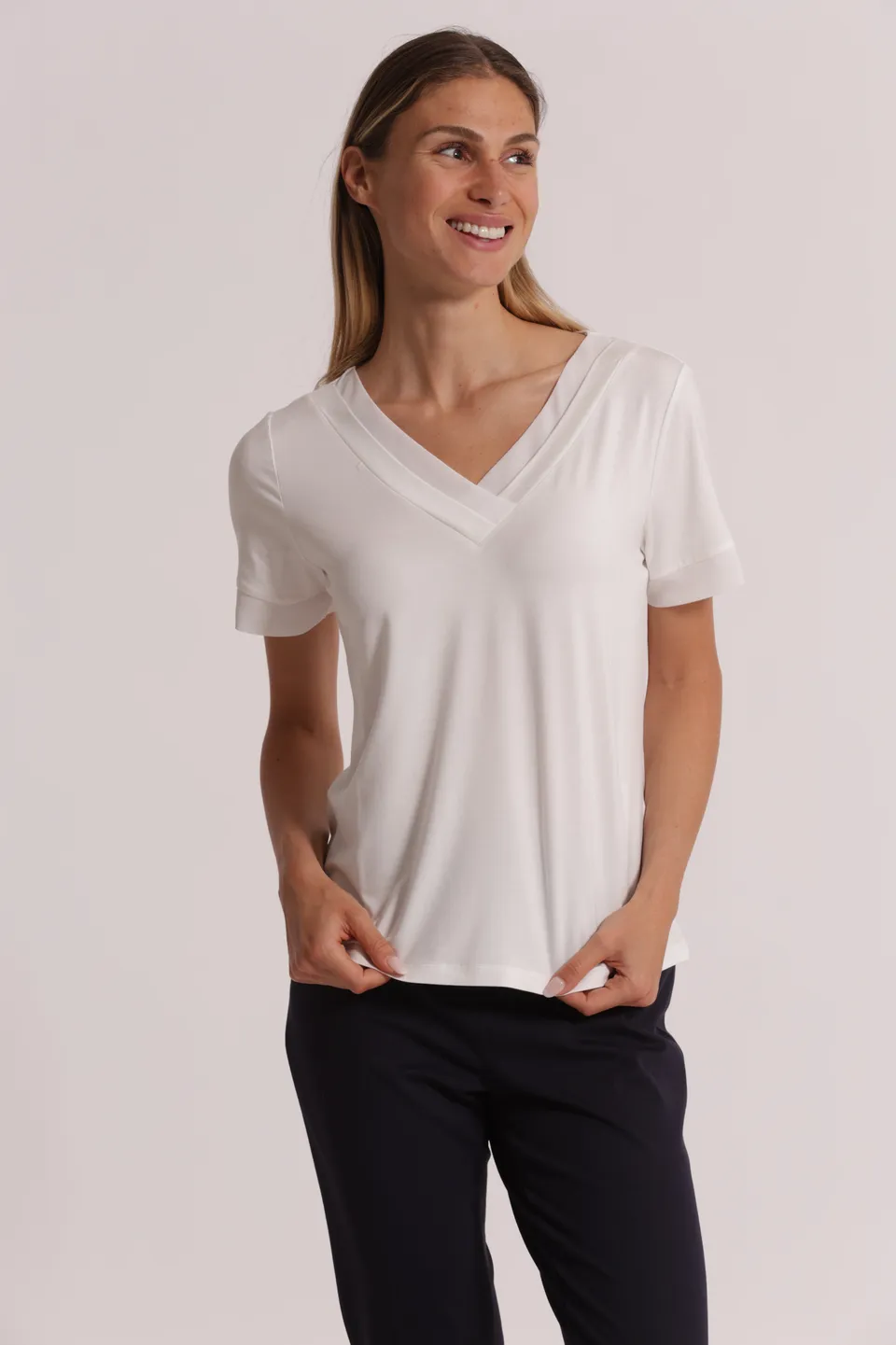 Mimi Mua Scollo a V con Dettagli in Georgette T-Shirt Nera Viscosa