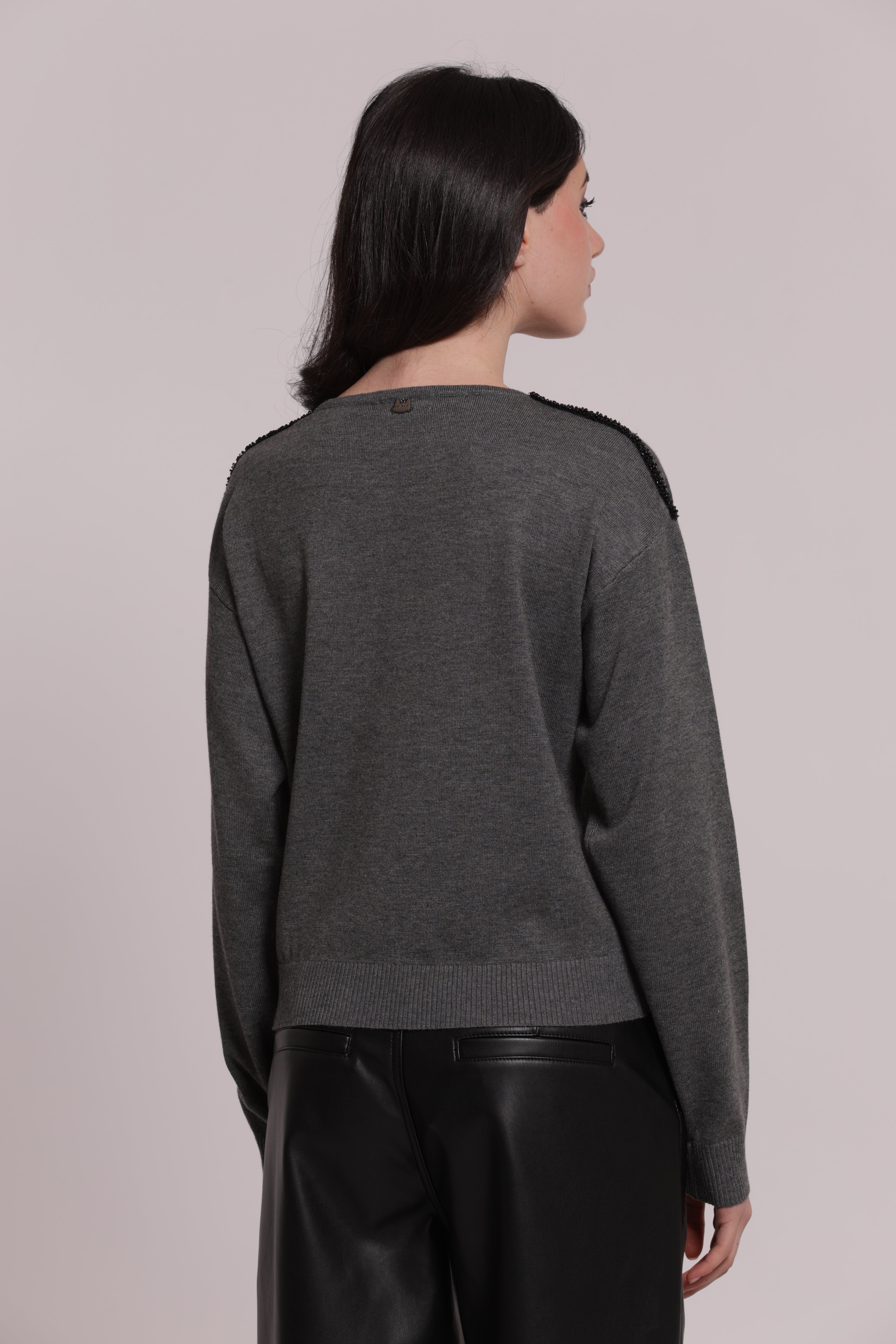 Mimi Mua Maglia Scollo Tondo Perline Nera Morbida