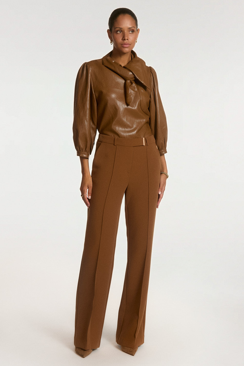 Aaiko Pemmy top marrone effetto pelle fiocco