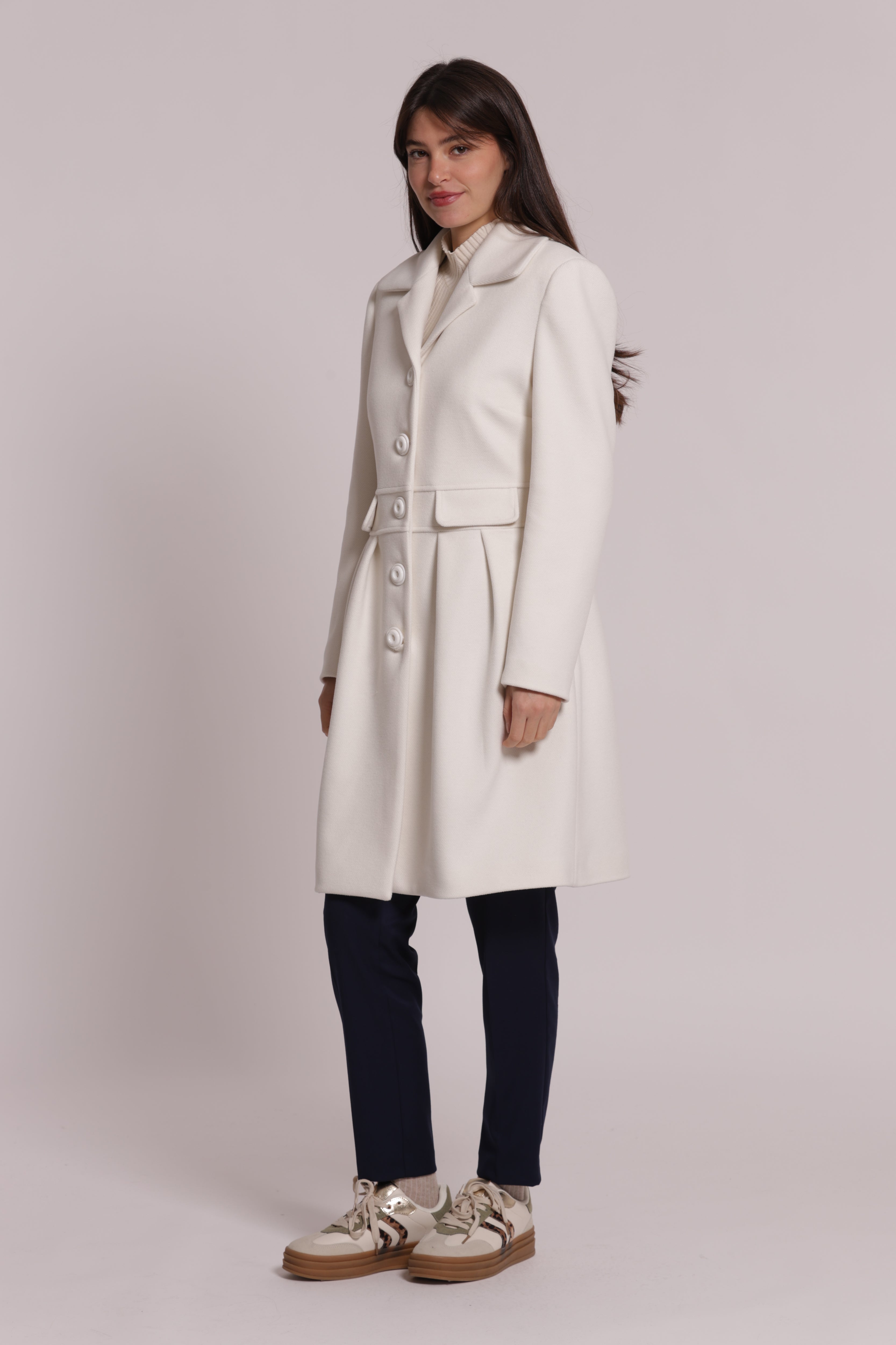 Mimi Mua Baronetto Pincès cappotto nero sartoriale