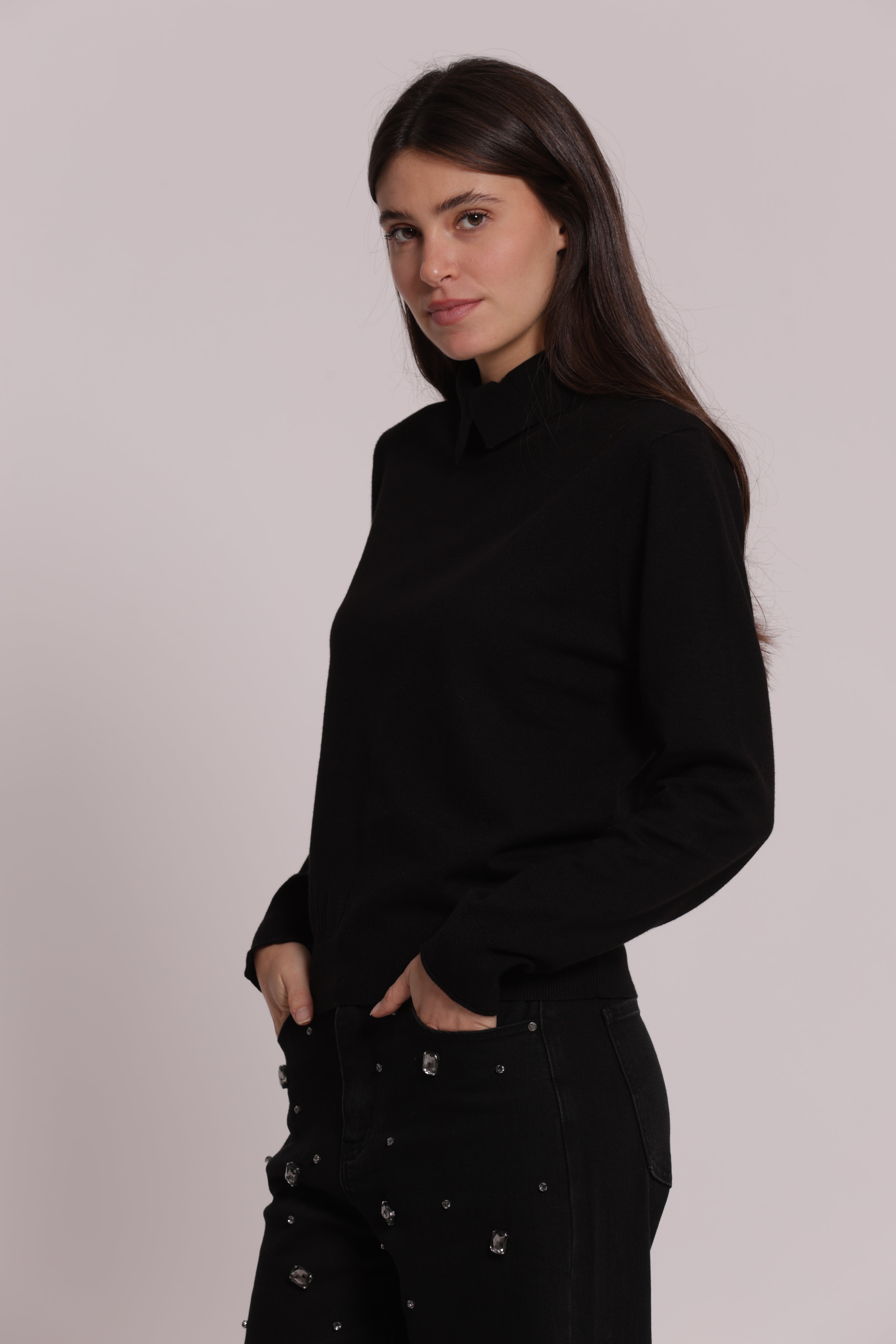 Mimi Mua maglia collo alto nera viscosa