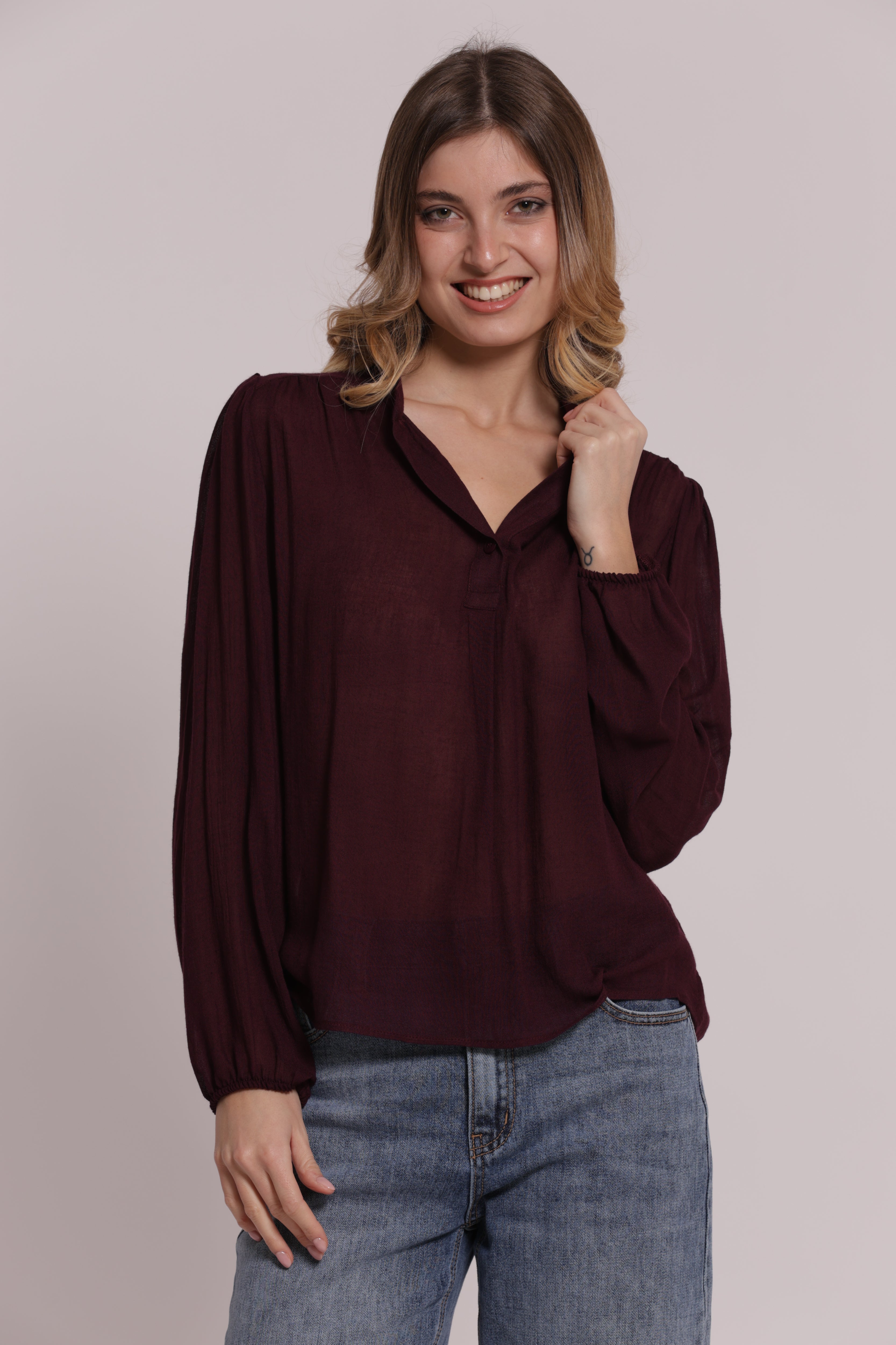 Mimi Mua blusa scollo V garza viscosa nero