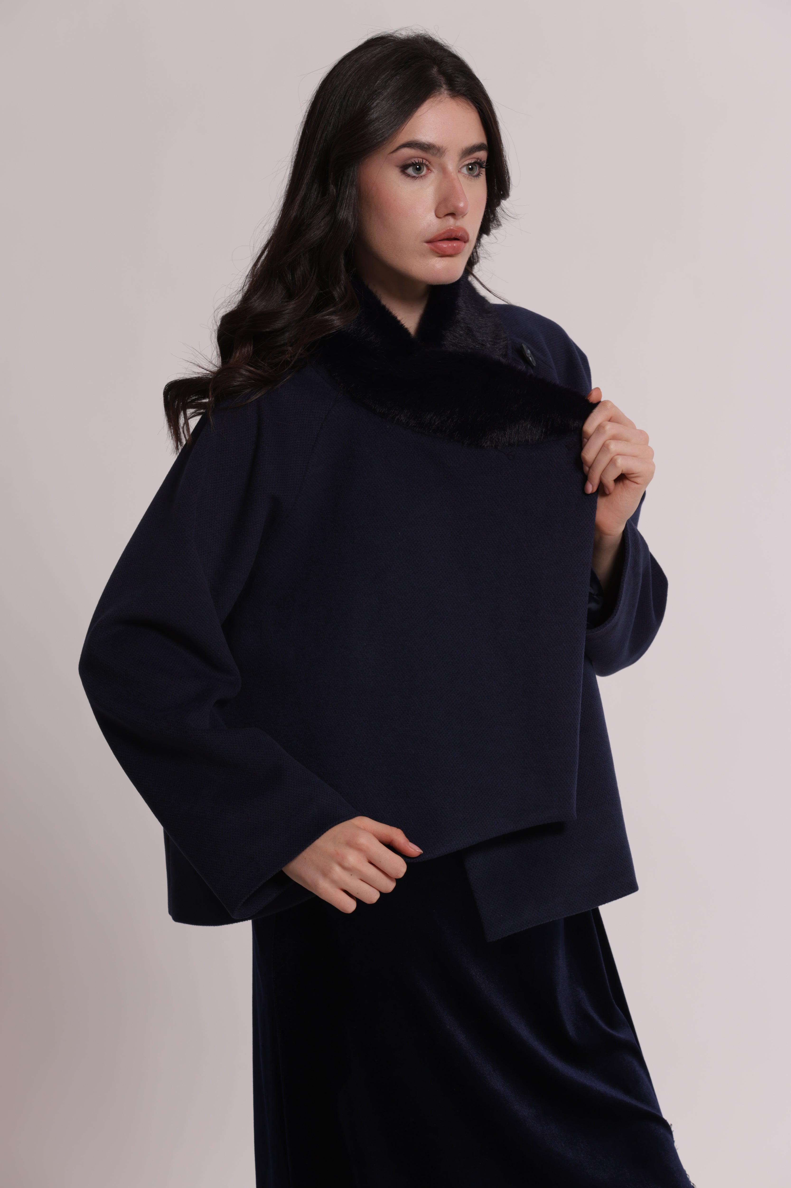 Mimi Mua Cappotto Corto Collo Effetto Pelliccia Nero