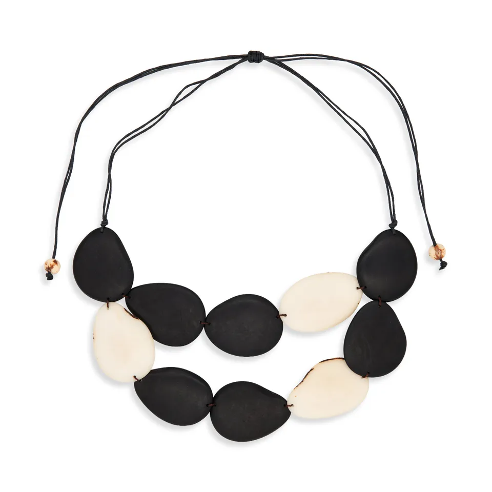 On Earth Cooperative Collection Carambola collana tagua nera 65 cm
