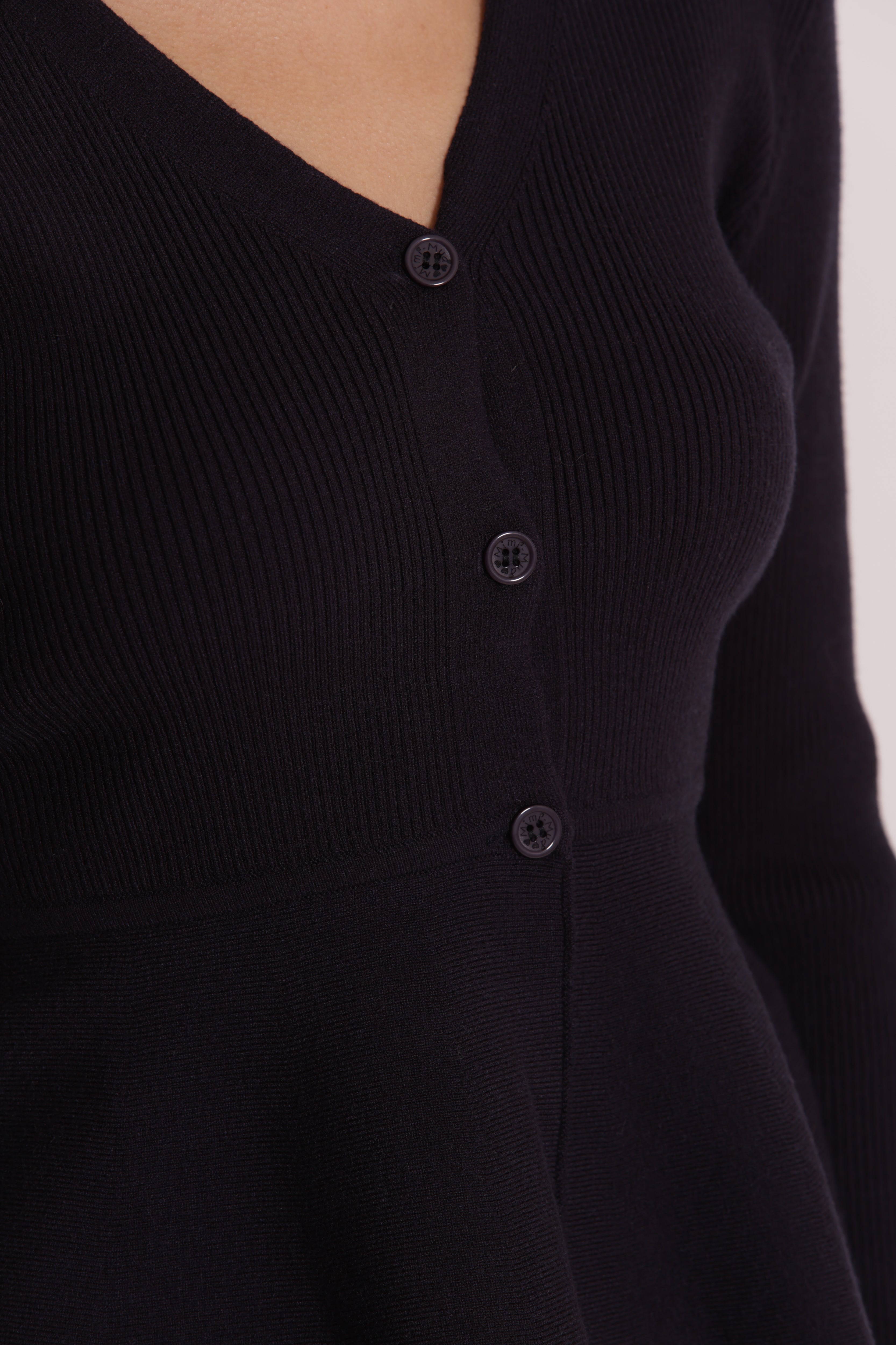 Mimi Mua cardigan svasato bottoni nero morbido