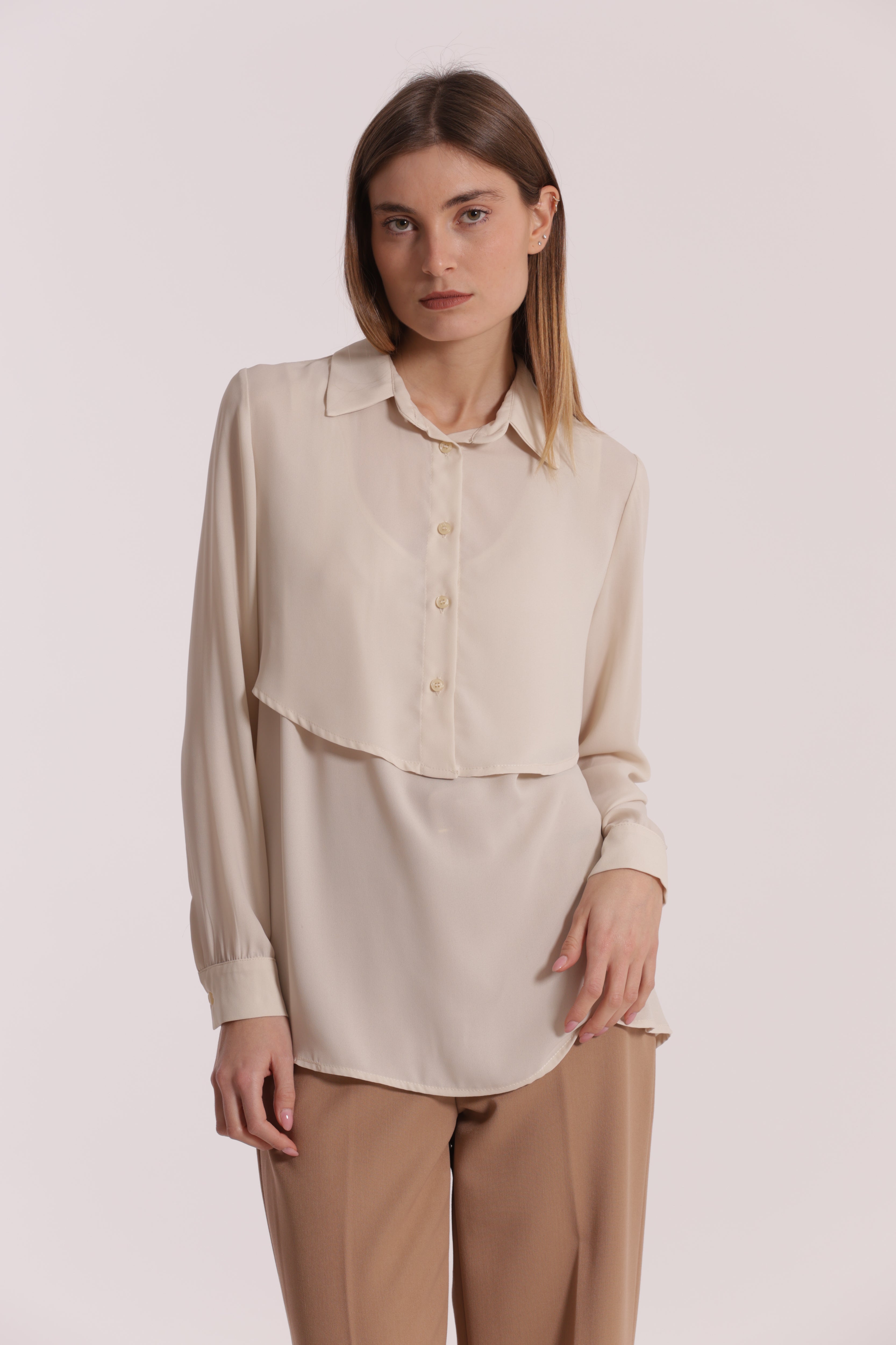 Mimi Mua Camicia Cropped con Blusa Panna