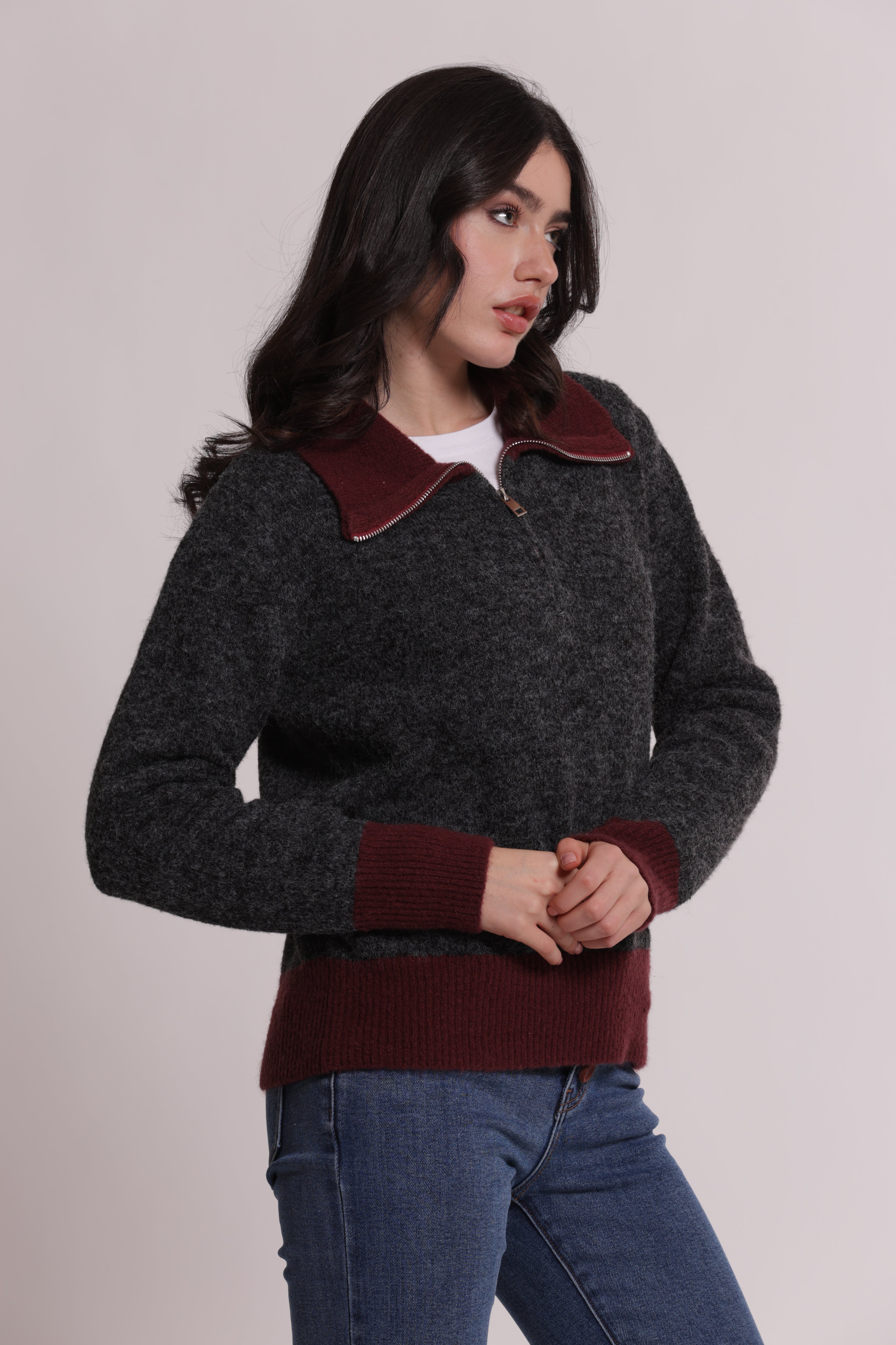 Mimi Mua maglia bicolor con zip blu calda