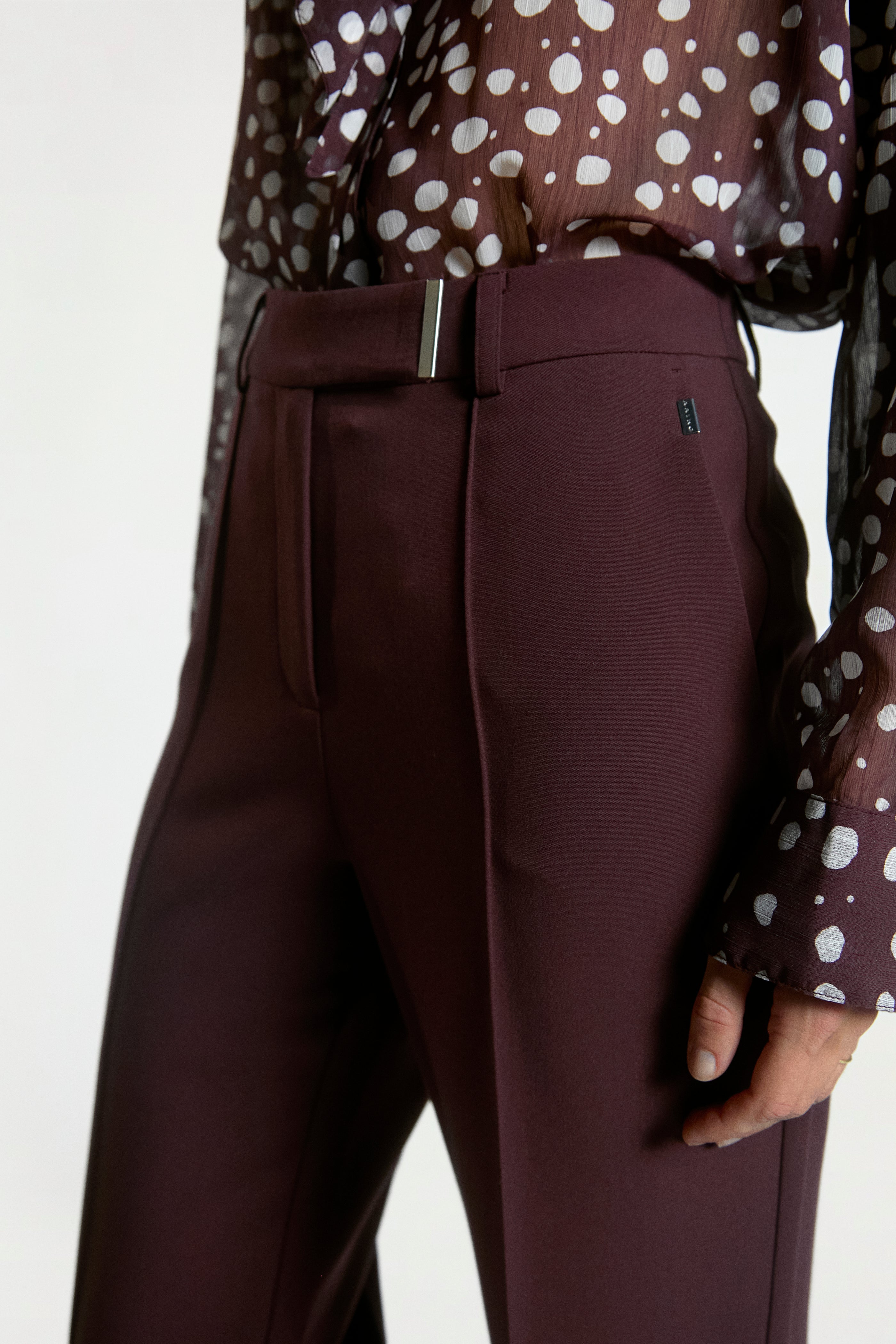 Aaiko Janesse camicetta bordeaux pois collo annodato