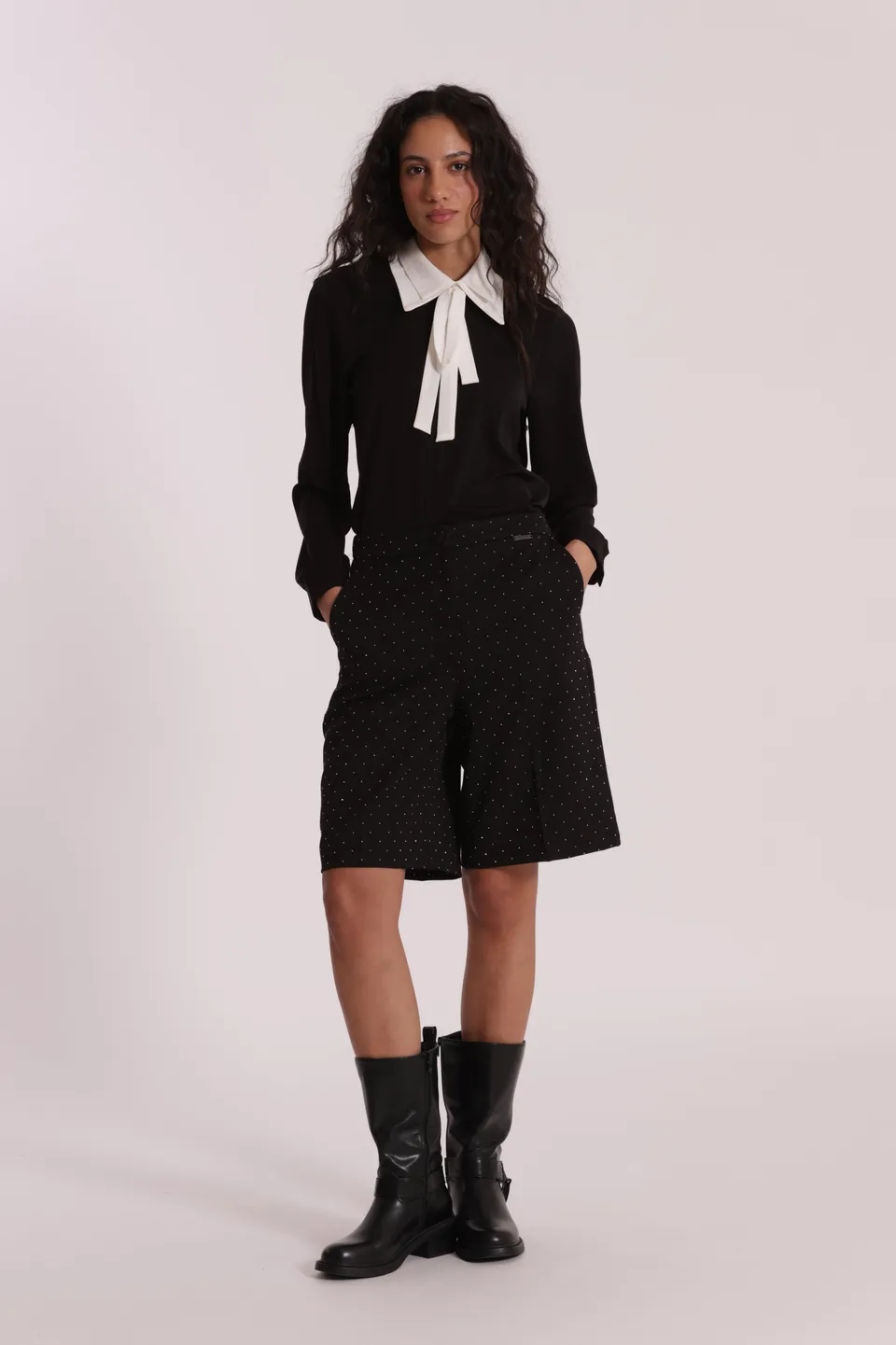Mimi Mua Bermuda pantalone con strass nero elegante