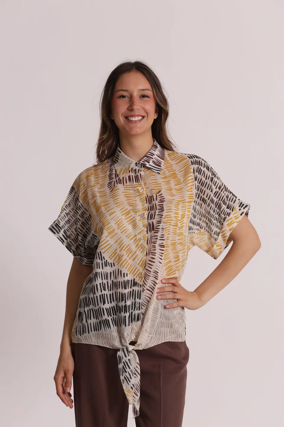 Mimi Mua Camicia Cropped in Fantasia Graffio marrone cotone