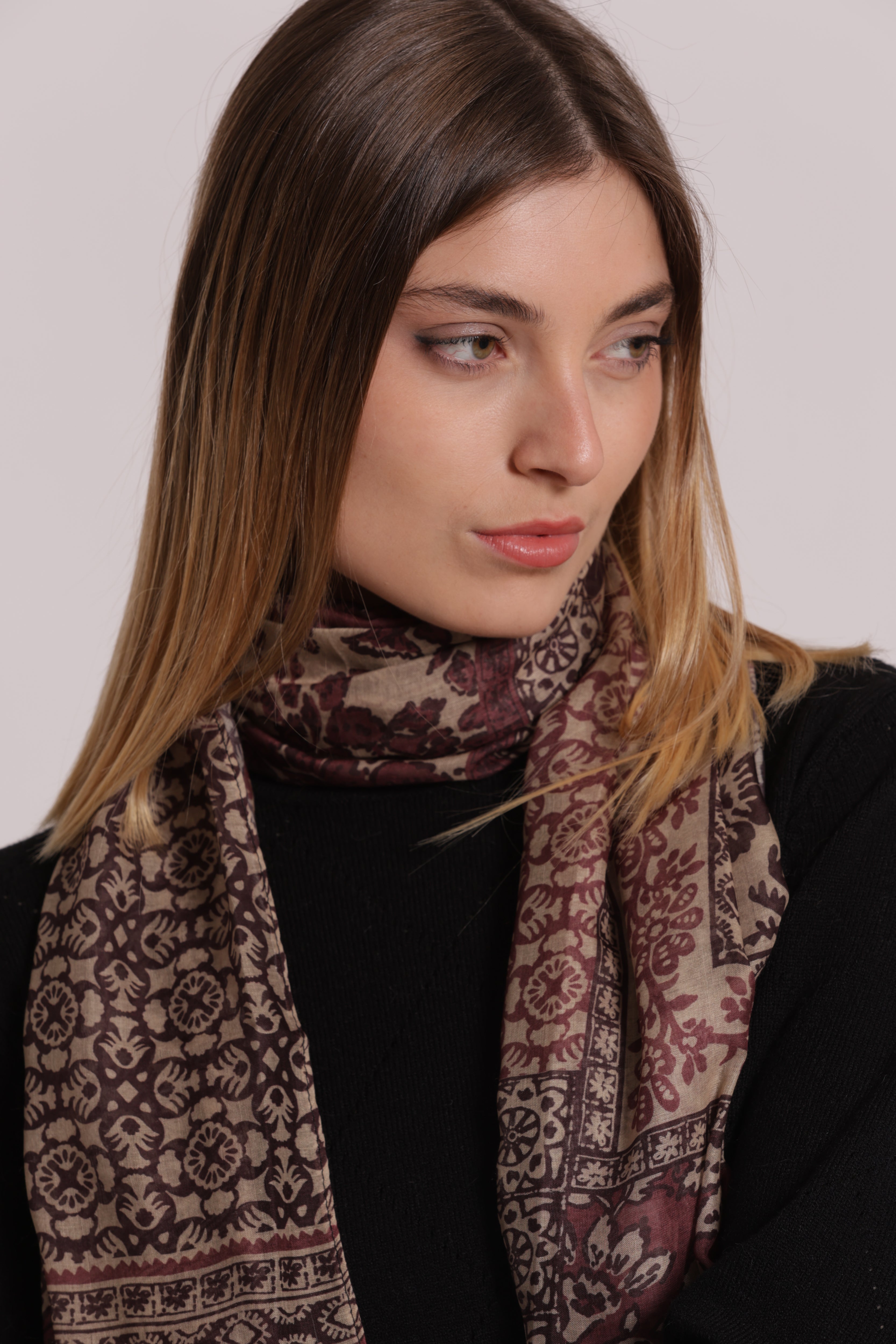 Mimi Mua Foulard Patchwork Floreale Prugna 180x80
