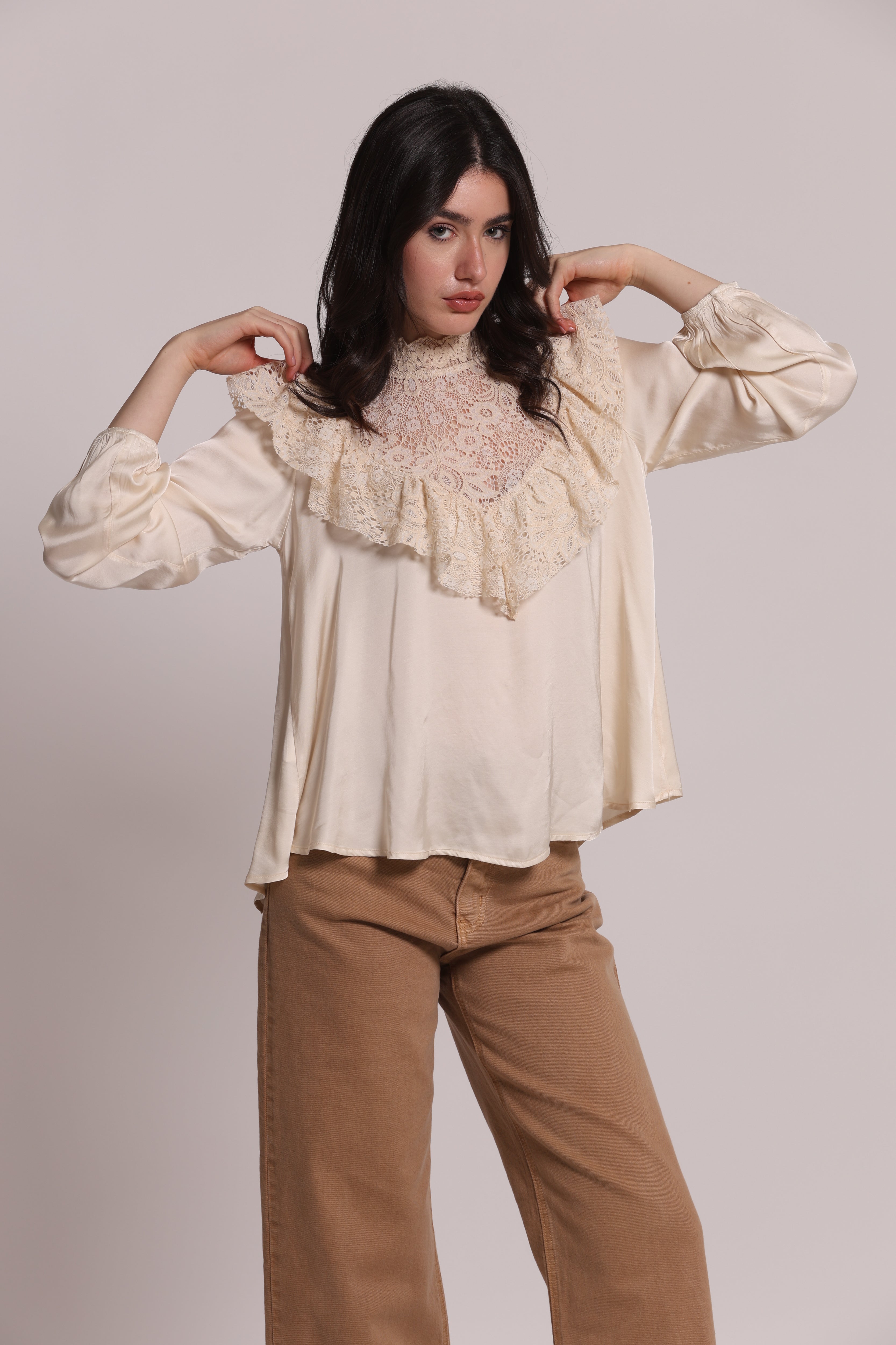 Mimi Mua Blusa in Raso di Viscosa con Dettaglio Pizzo nero