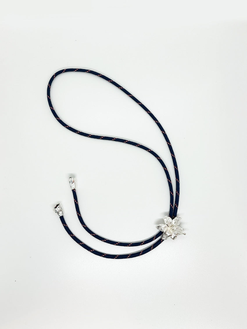 Giglio Tigrato Giglio's Bolo Tie gioiello bronzo cordino blu