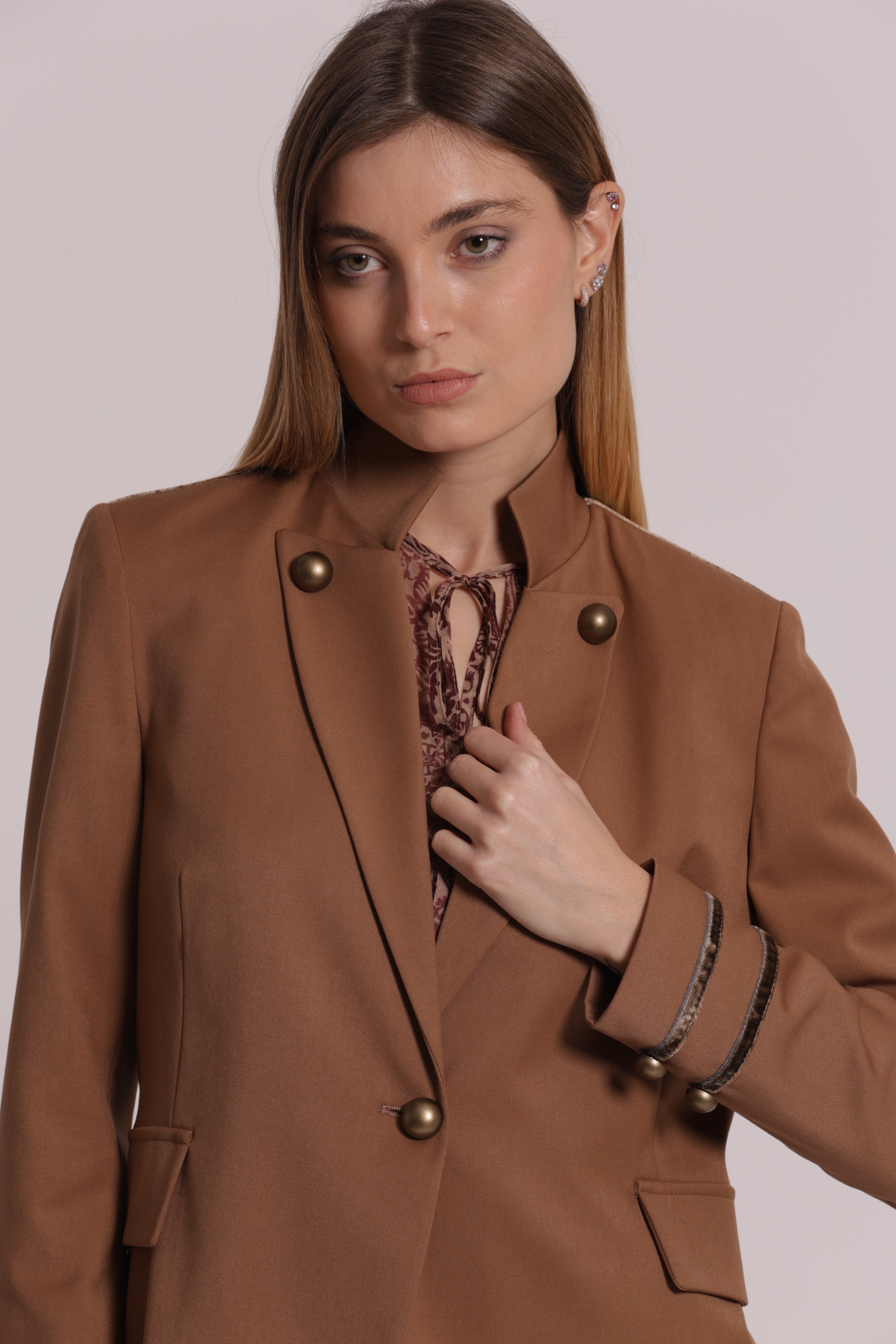 Mimi Mua giacca corta velluto cammello elegante
