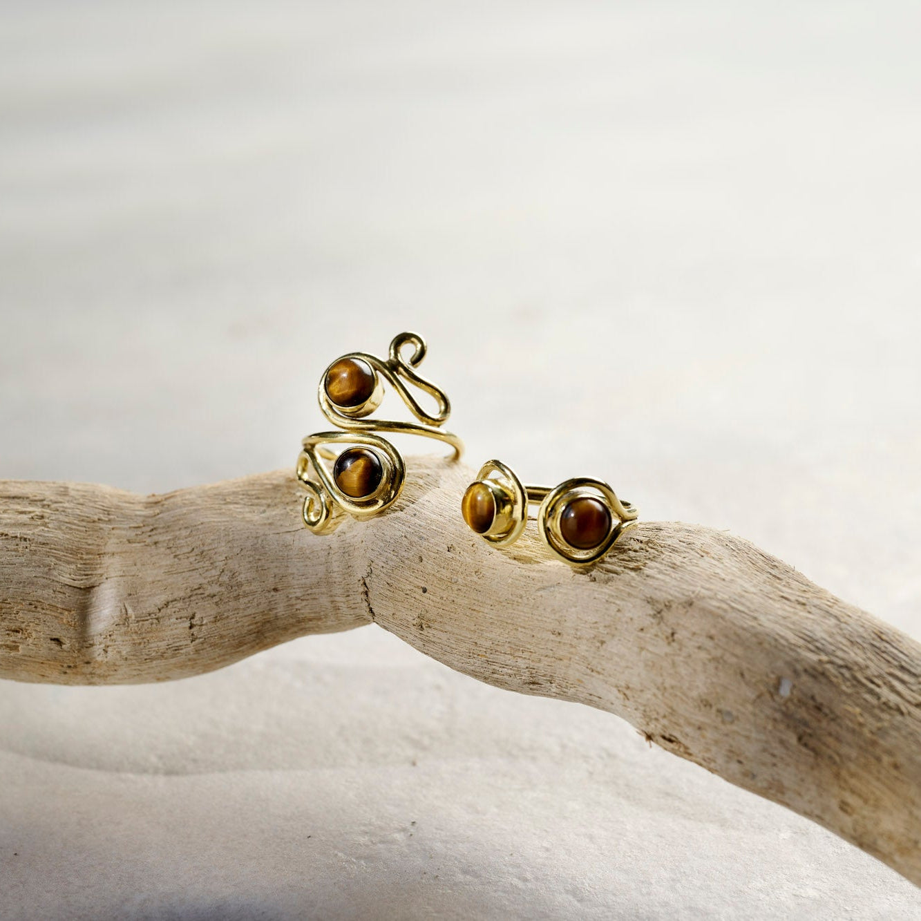 On Earth Cooperative Collection Euridice anello dorato regolabile