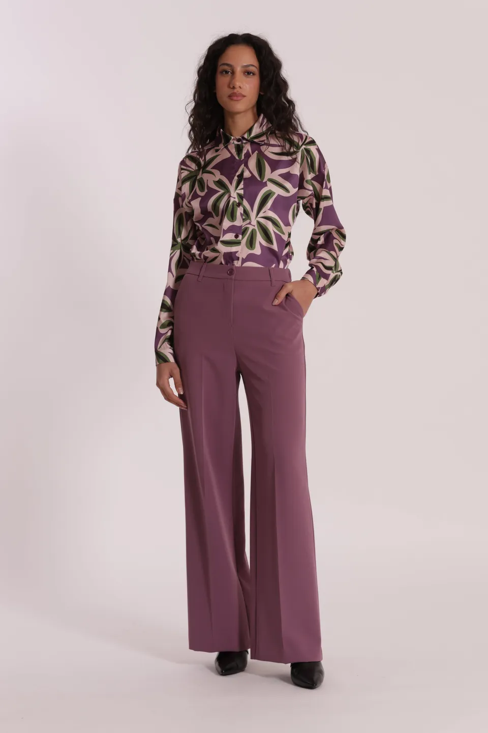 Mimi Mua pantalone palazzo con elastico dietro in tessuto tecnico nero