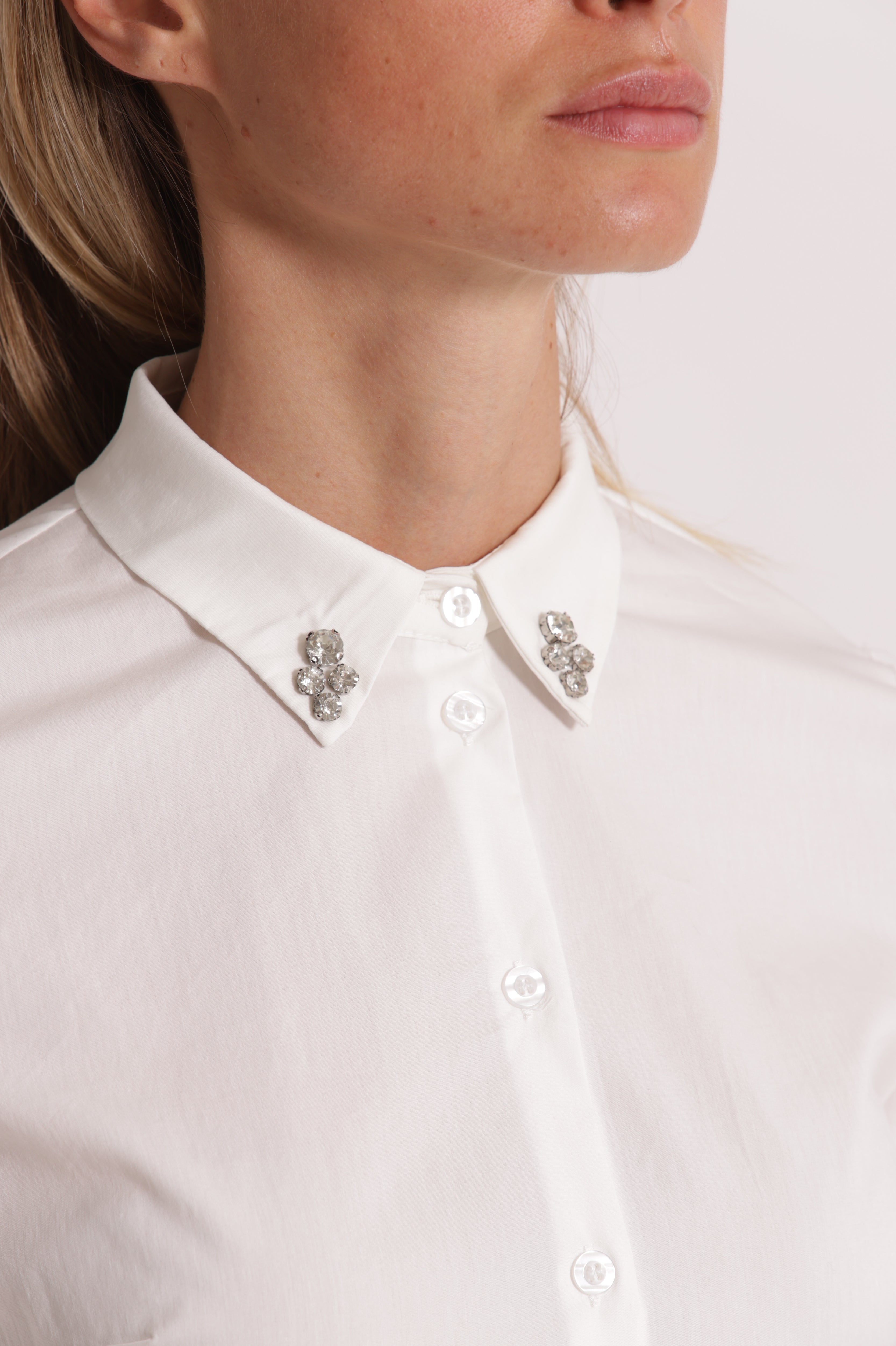 Mimi Mua Camicia con Dettaglio Gioiello Bianco