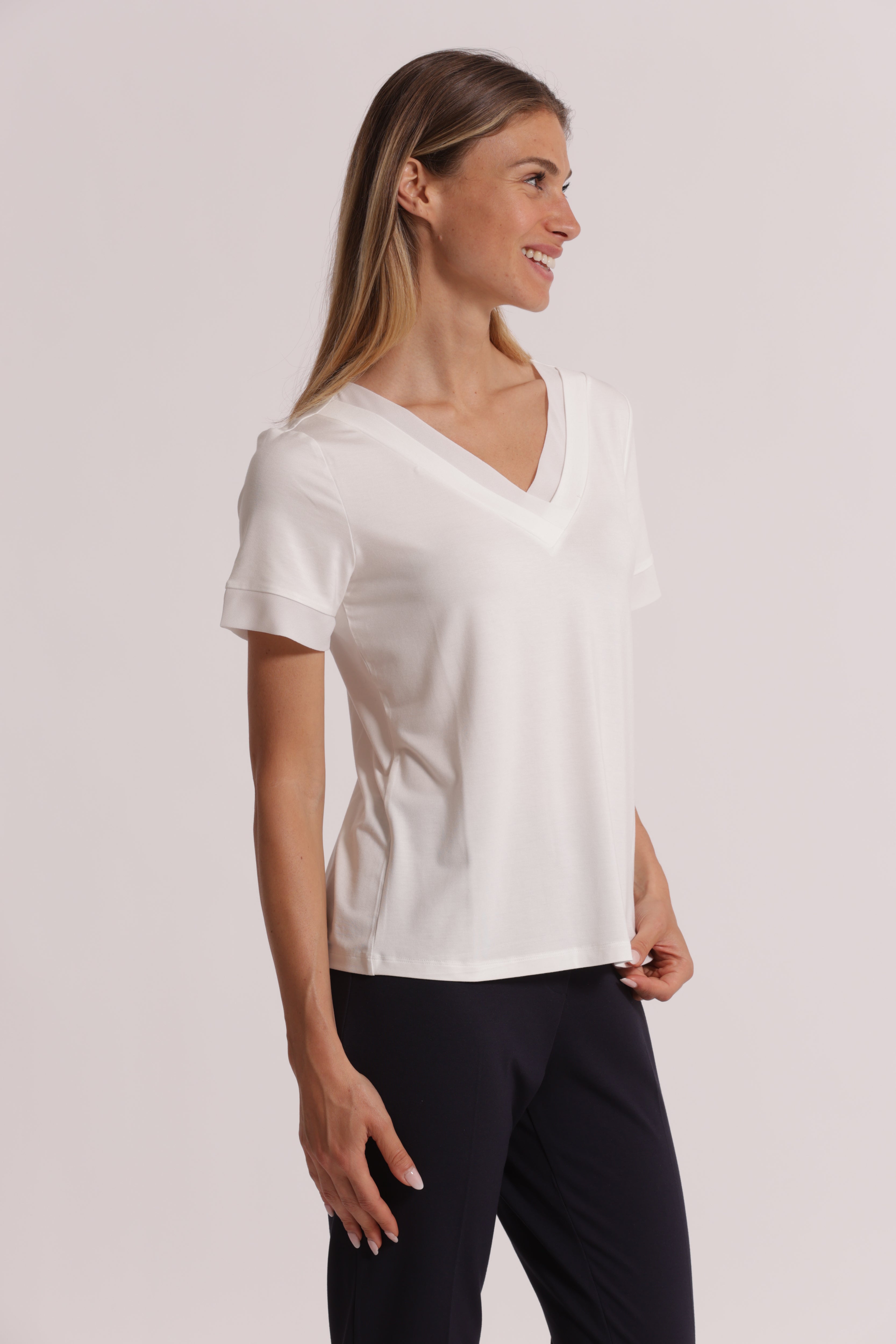 Mimi Mua Scollo a V con Dettagli in Georgette T-Shirt Nera Viscosa