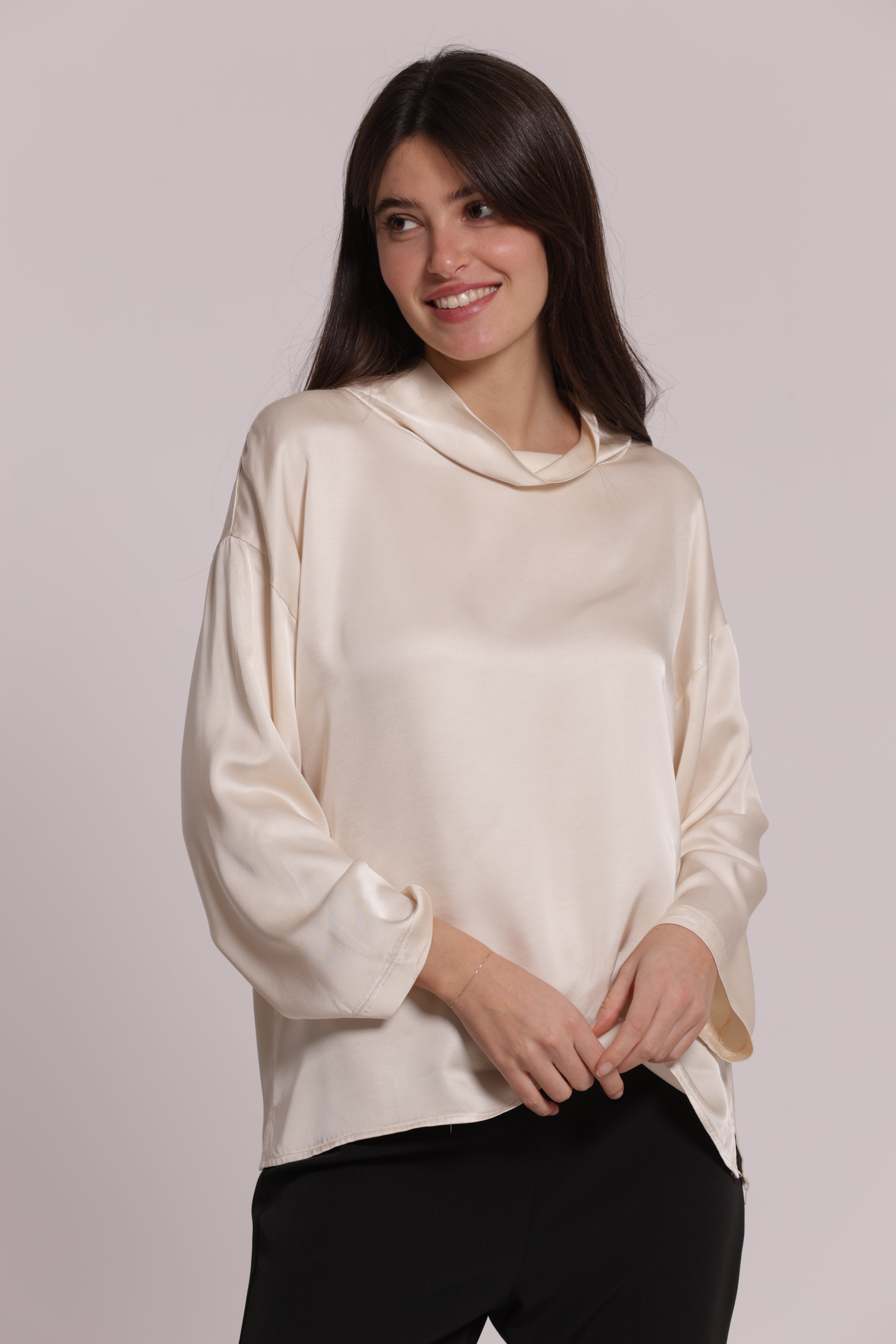 Mimi Mua blusa over in raso di viscosa panna
