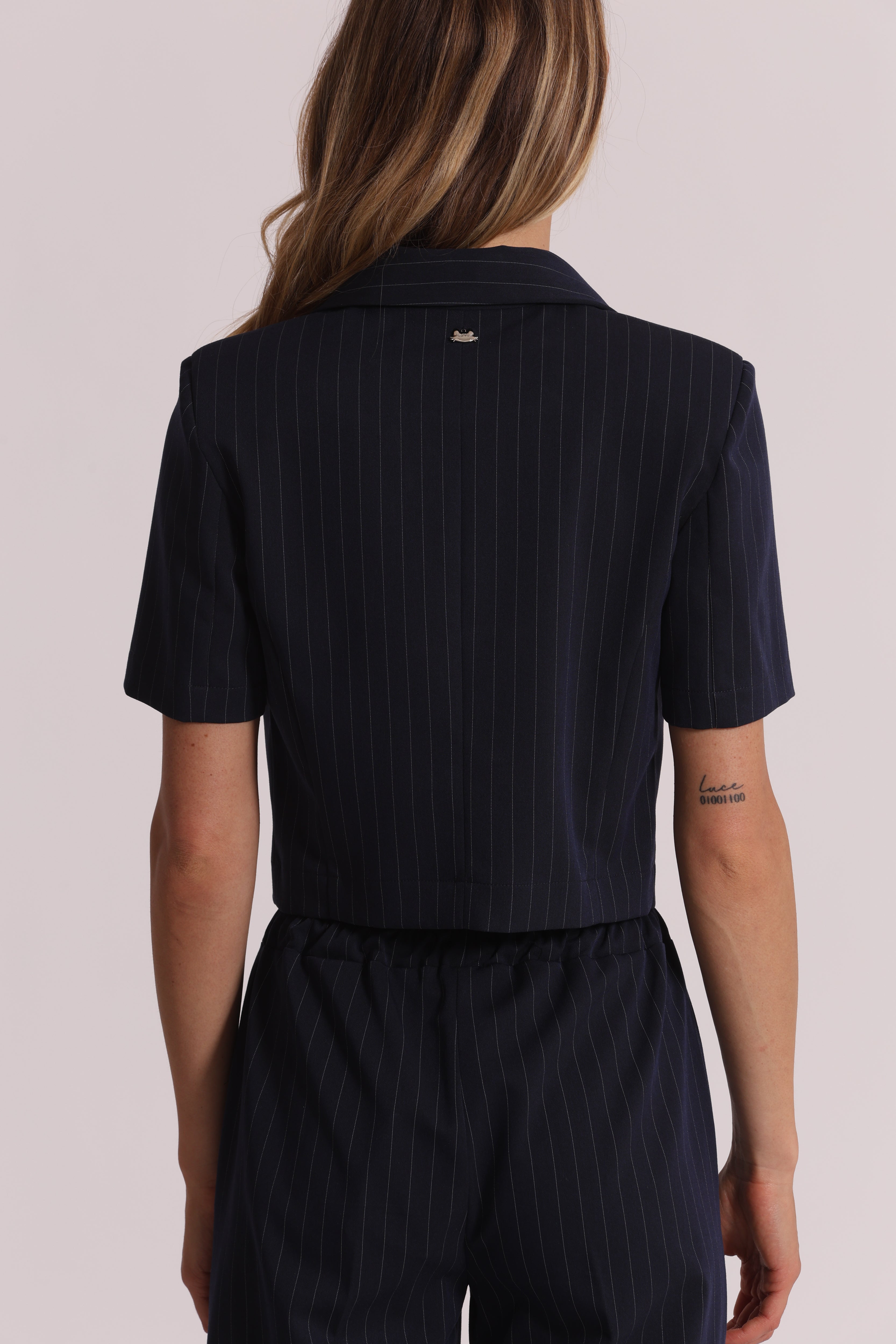 Mimi Mua Giacca Cropped Maniche Corte Gessata Latte sartoriale