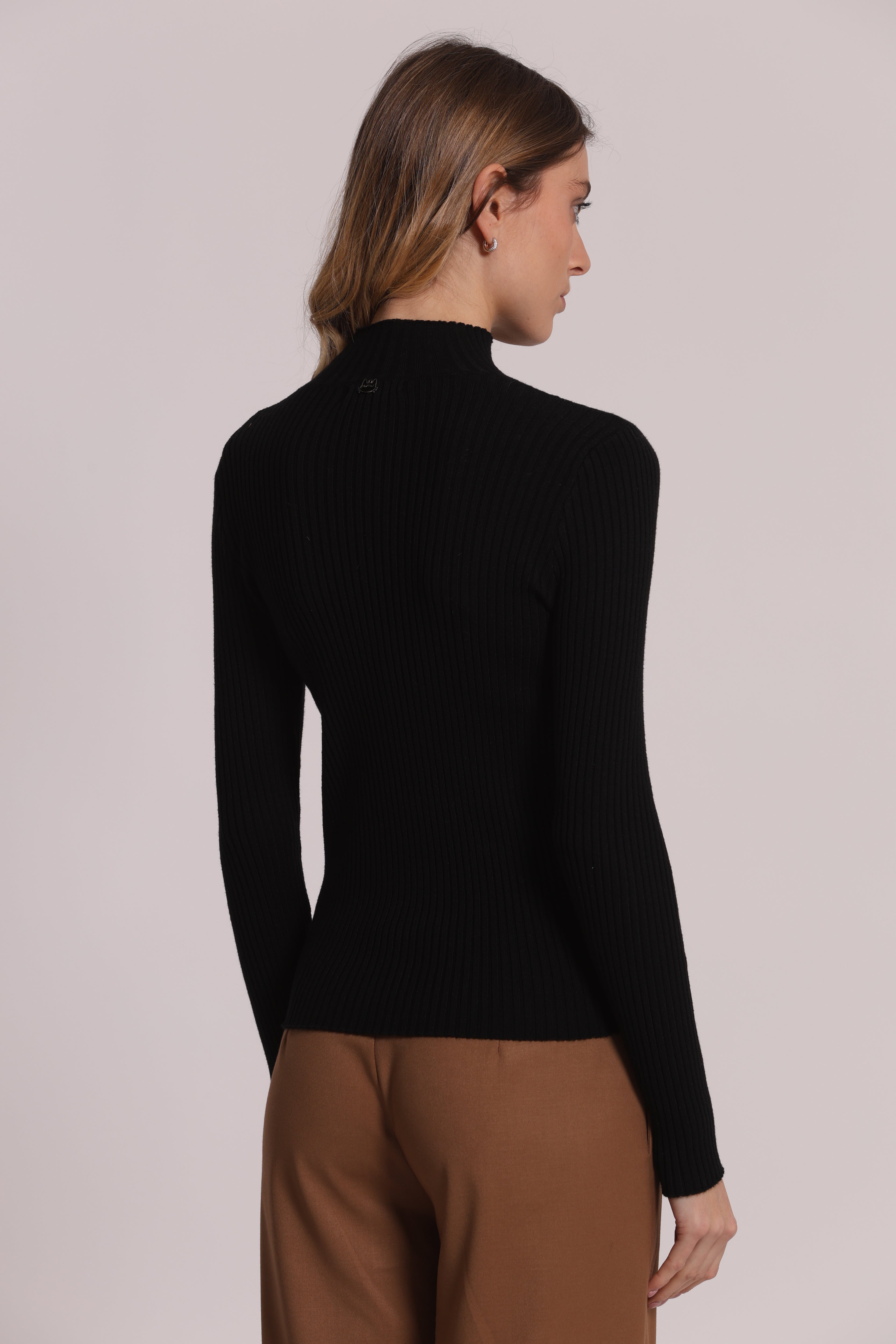 Mimi Mua Lupetto maglia nero collo alto