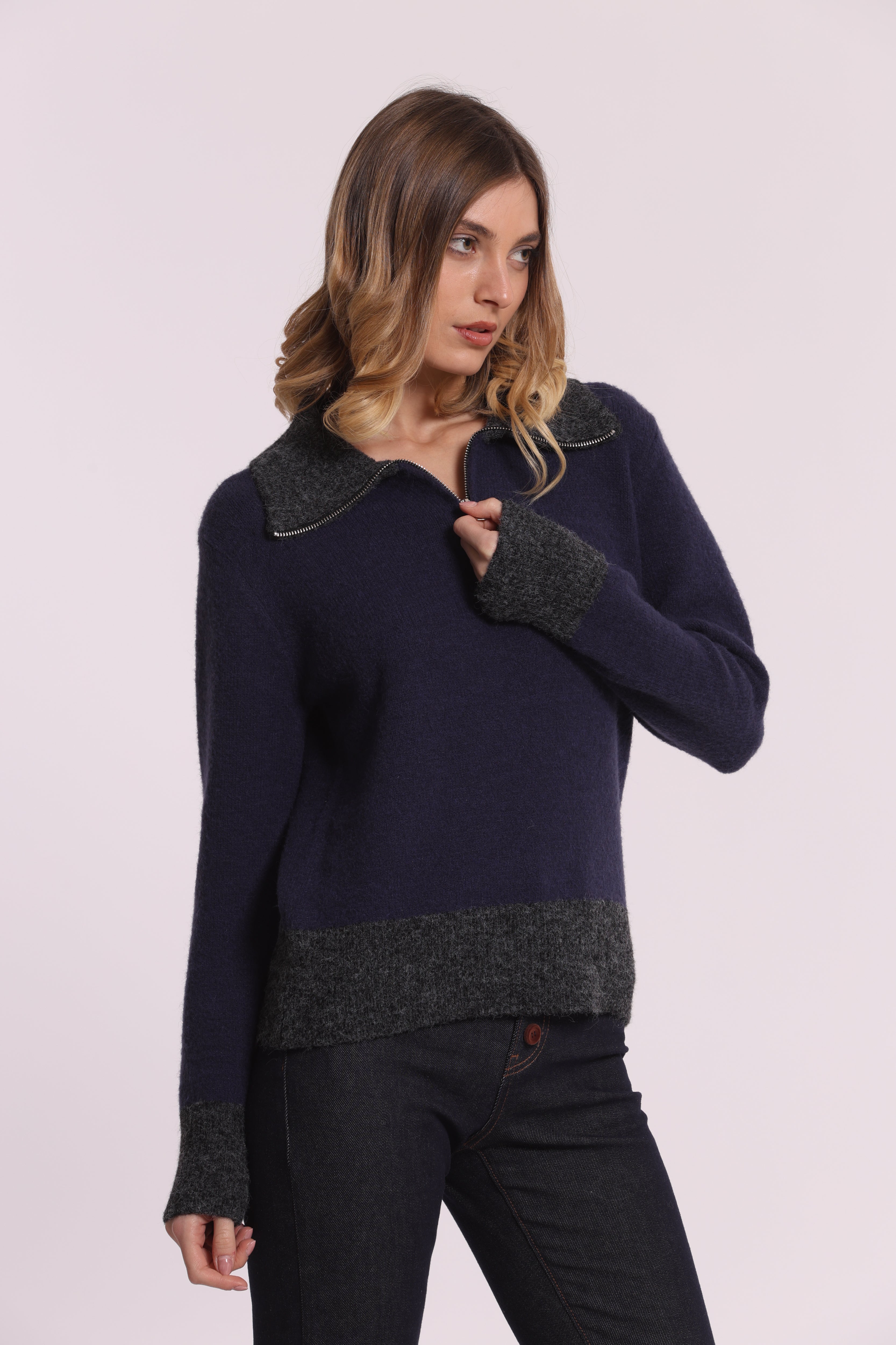 Mimi Mua maglia bicolor con zip blu calda
