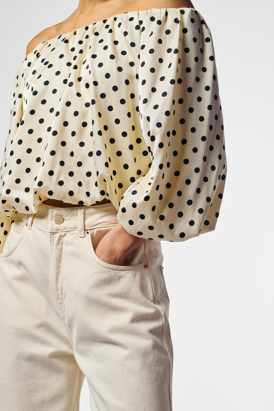 Aaiko Maddy top bianco pois maniche lunghe