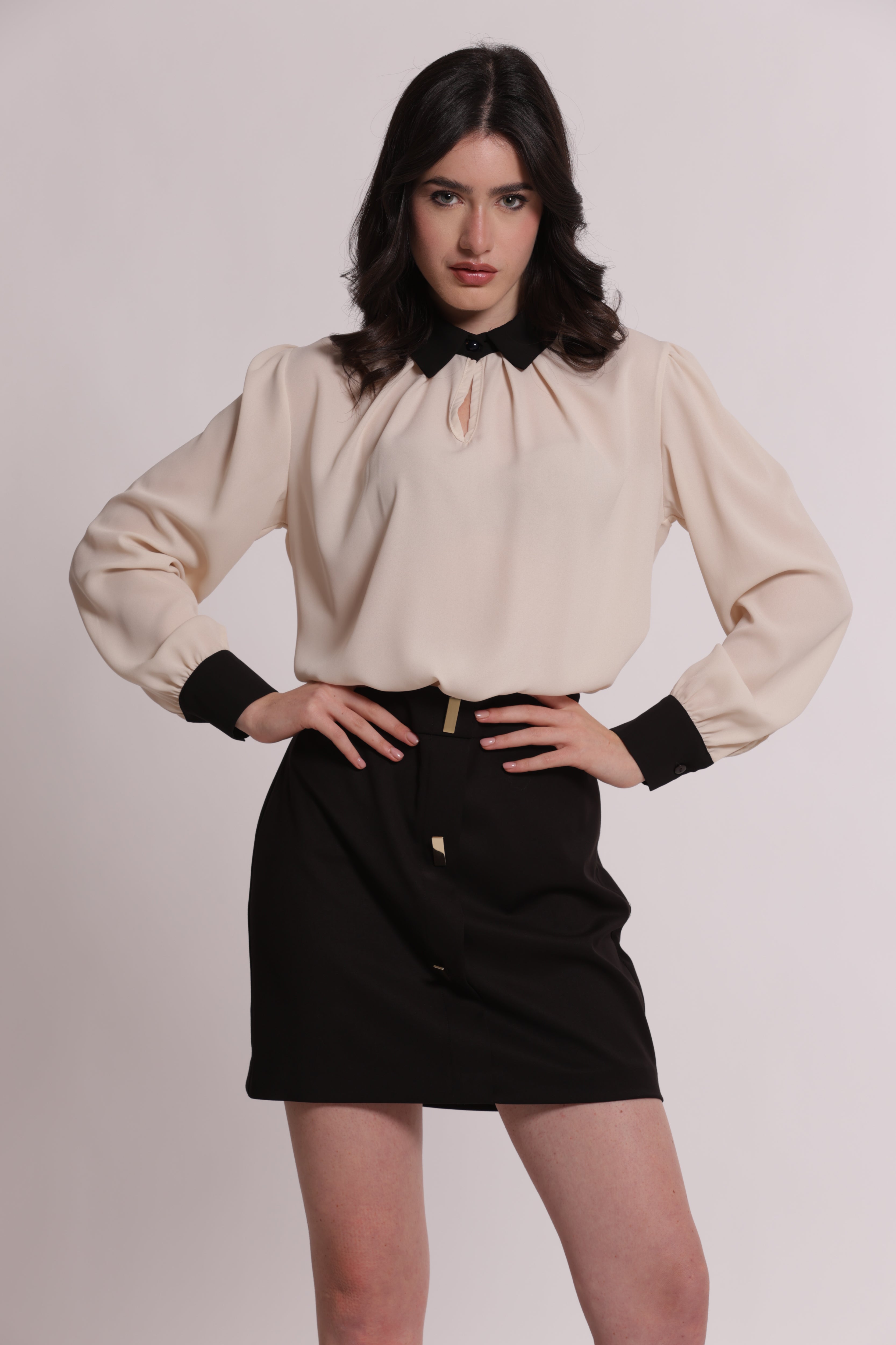 Mimi Mua Blusa con Colletto e Polsini a Contrasto