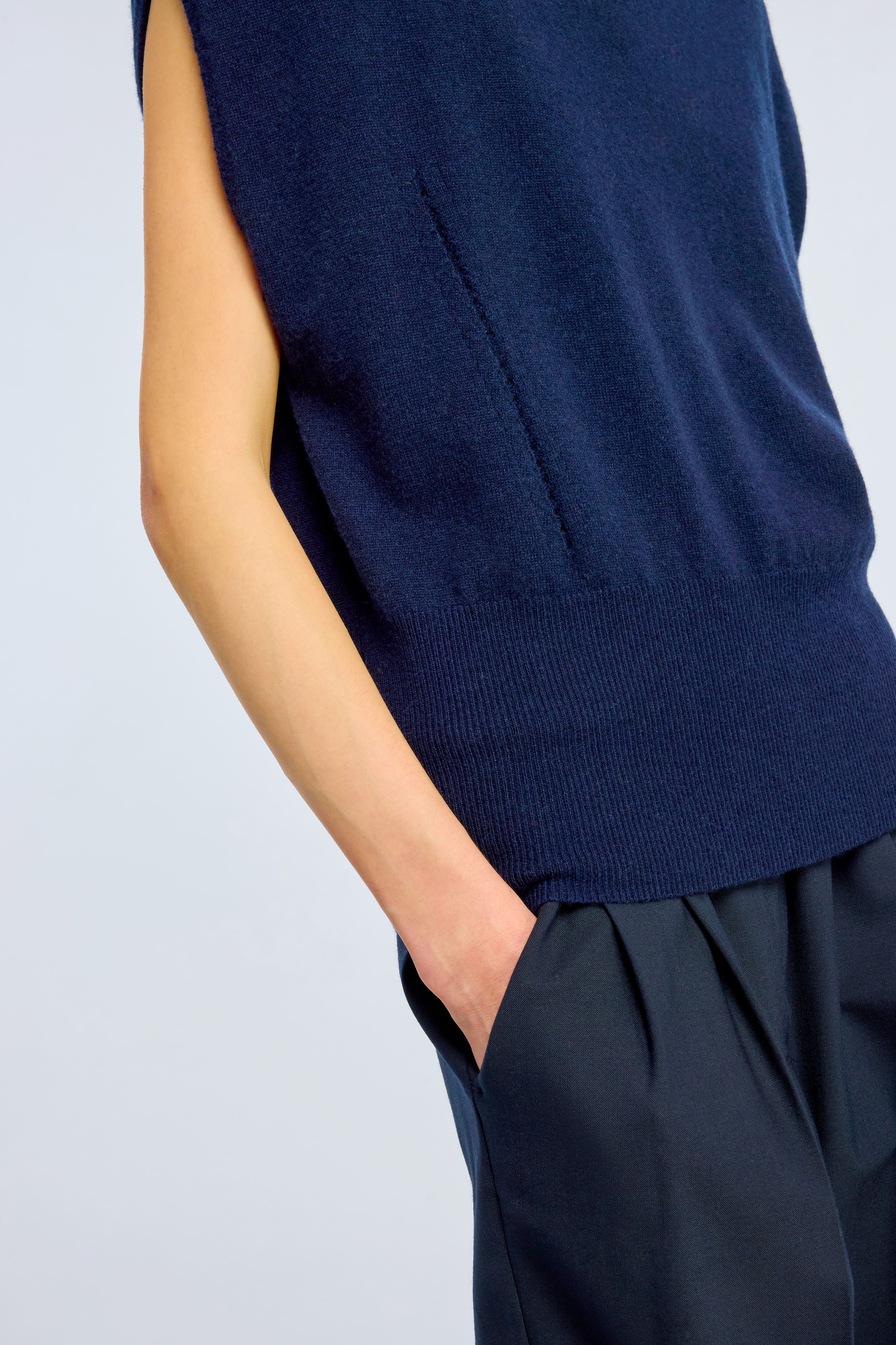 Semicouture Angelica maglia smanicata cashmere nera
