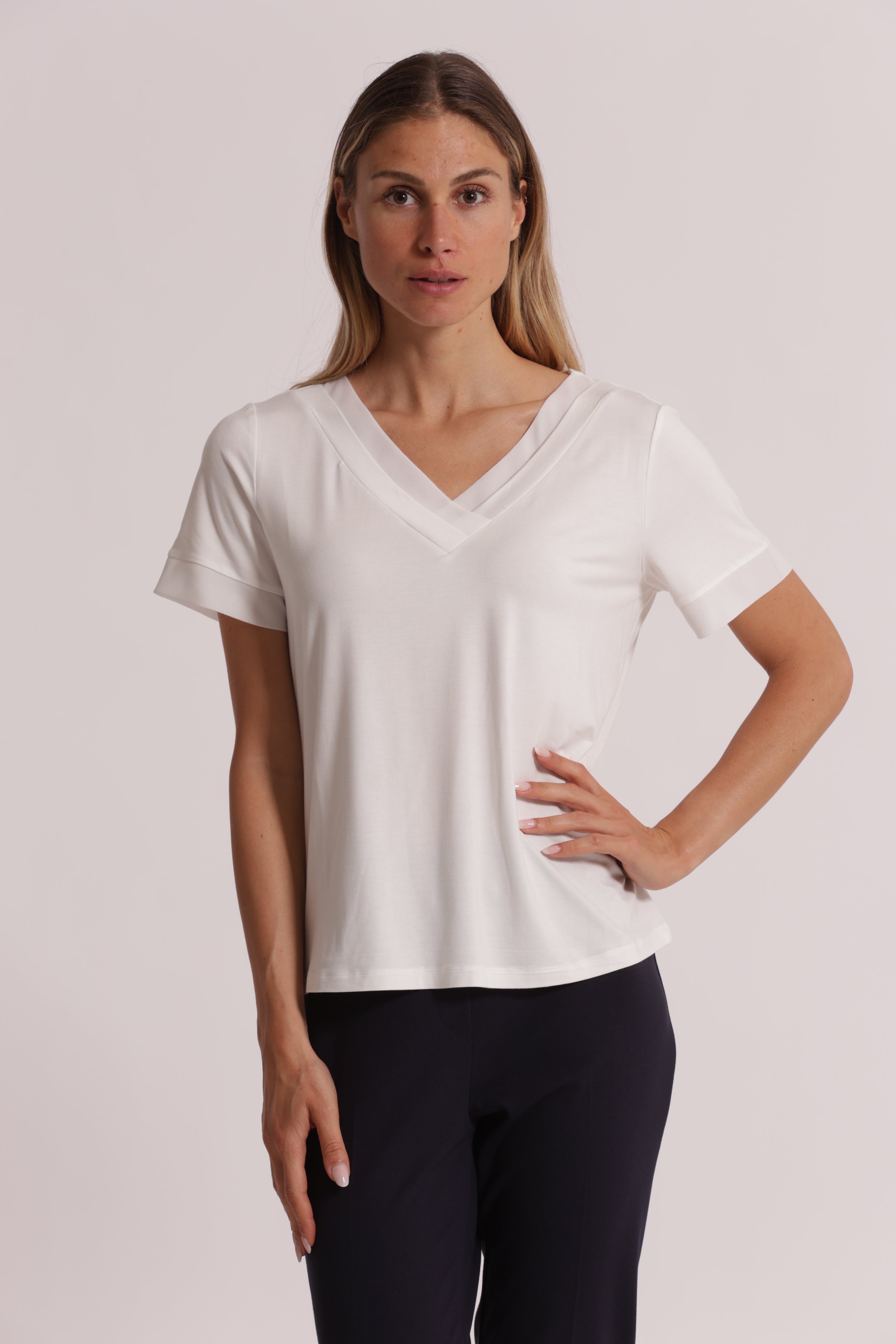 Mimi Mua Scollo a V con Dettagli in Georgette T-Shirt Nera Viscosa